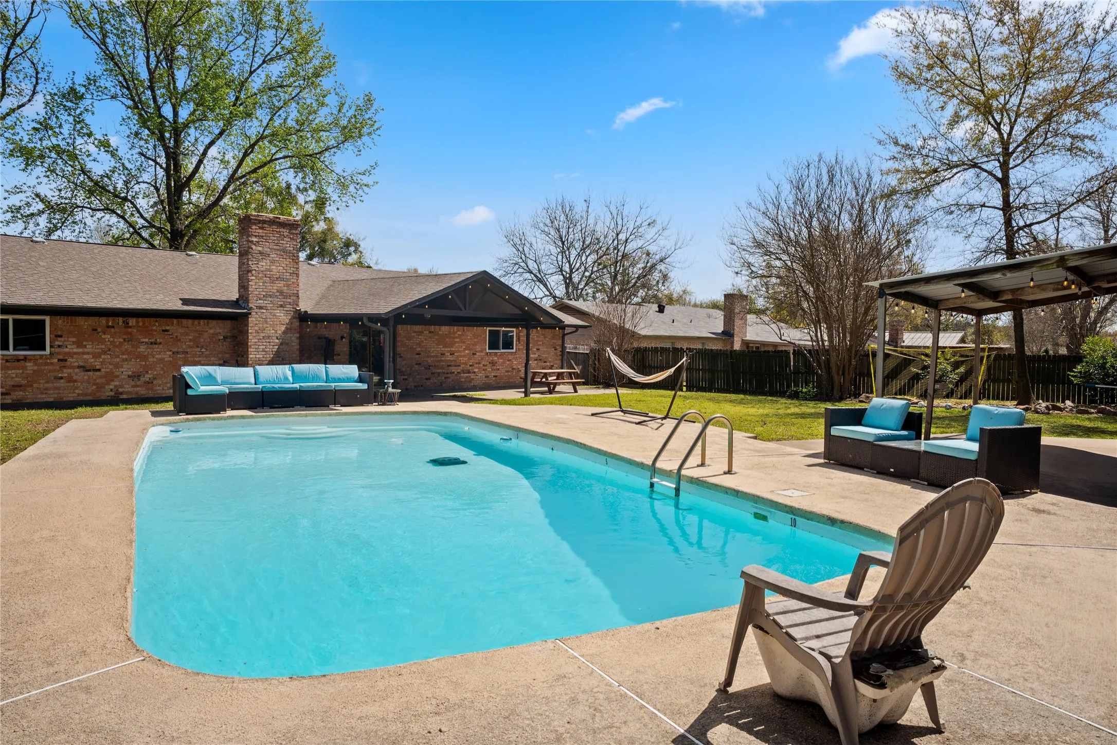 Single Family Residence For Sale in Hopkins County , 122 Jill Lane, Sulphur Springs, Texas 75482, 4 Bedroom, 2 Bathroom, 2 Garage spaces, 2,089 Sqft, built in 1974, mls#21214042, Real Estate Agent in Sulphur Springs, Homes For Sale in Hopkins county, Homes For Sale in Sulphur Springs, Realtor in Sulphur Springs Texas, Real Estate Brokerage Independent Realty Texas, Luminita Cordes Realtor