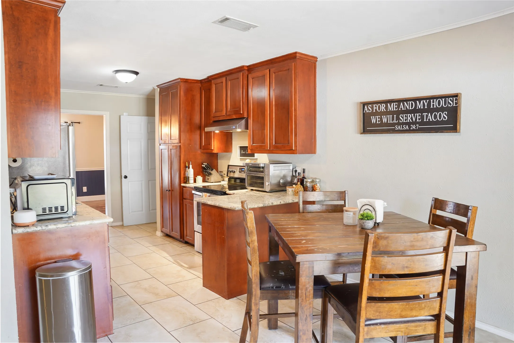 Single Family Residence For Sale in Hopkins County , 122 Jill Lane, Sulphur Springs, Texas 75482, 4 Bedroom, 2 Bathroom, 2 Garage spaces, 2,089 Sqft, built in 1974, mls#21214042, Real Estate Agent in Sulphur Springs, Homes For Sale in Hopkins county, Homes For Sale in Sulphur Springs, Realtor in Sulphur Springs Texas, Real Estate Brokerage Independent Realty Texas, Luminita Cordes Realtor