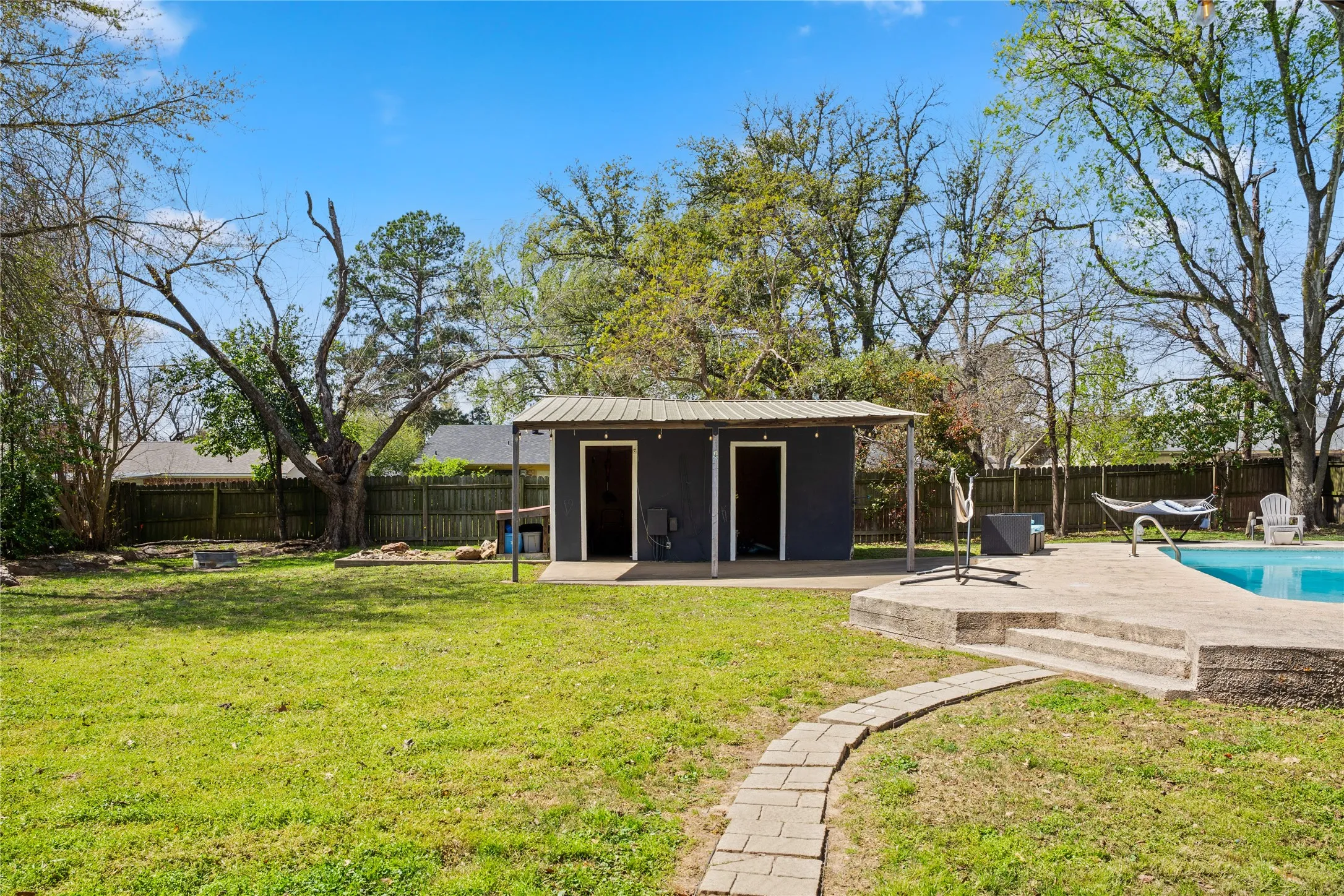 Single Family Residence For Sale in Hopkins County , 122 Jill Lane, Sulphur Springs, Texas 75482, 4 Bedroom, 2 Bathroom, 2 Garage spaces, 2,089 Sqft, built in 1974, mls#21214042, Real Estate Agent in Sulphur Springs, Homes For Sale in Hopkins county, Homes For Sale in Sulphur Springs, Realtor in Sulphur Springs Texas, Real Estate Brokerage Independent Realty Texas, Luminita Cordes Realtor
