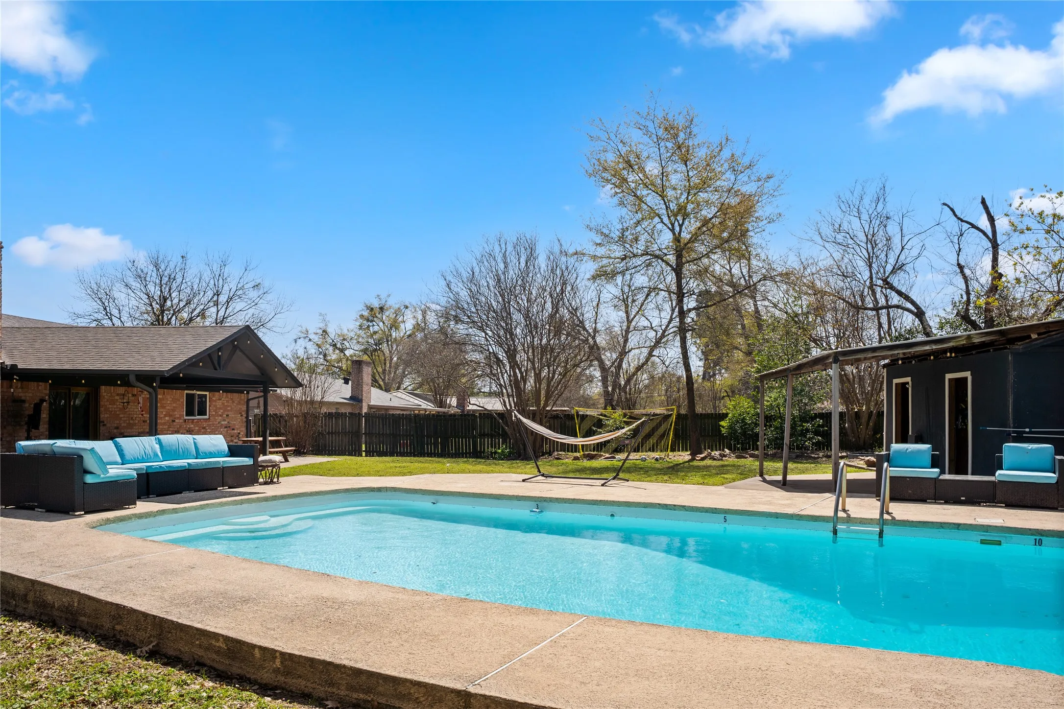 Single Family Residence For Sale in Hopkins County , 122 Jill Lane, Sulphur Springs, Texas 75482, 4 Bedroom, 2 Bathroom, 2 Garage spaces, 2,089 Sqft, built in 1974, mls#21214042, Real Estate Agent in Sulphur Springs, Homes For Sale in Hopkins county, Homes For Sale in Sulphur Springs, Realtor in Sulphur Springs Texas, Real Estate Brokerage Independent Realty Texas, Luminita Cordes Realtor