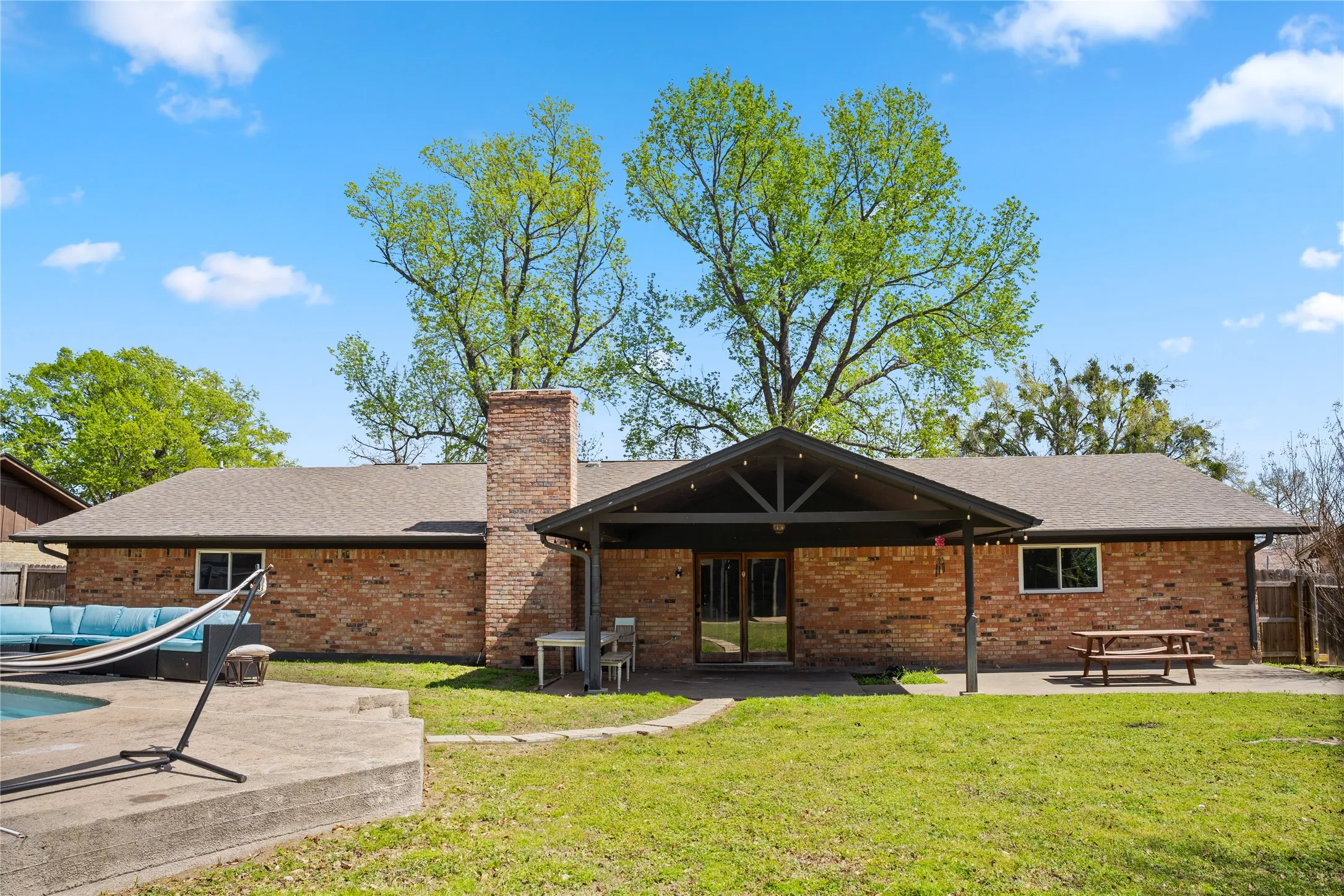 Single Family Residence For Sale in Hopkins County , 122 Jill Lane, Sulphur Springs, Texas 75482, 4 Bedroom, 2 Bathroom, 2 Garage spaces, 2,089 Sqft, built in 1974, mls#21214042, Real Estate Agent in Sulphur Springs, Homes For Sale in Hopkins county, Homes For Sale in Sulphur Springs, Realtor in Sulphur Springs Texas, Real Estate Brokerage Independent Realty Texas, Luminita Cordes Realtor