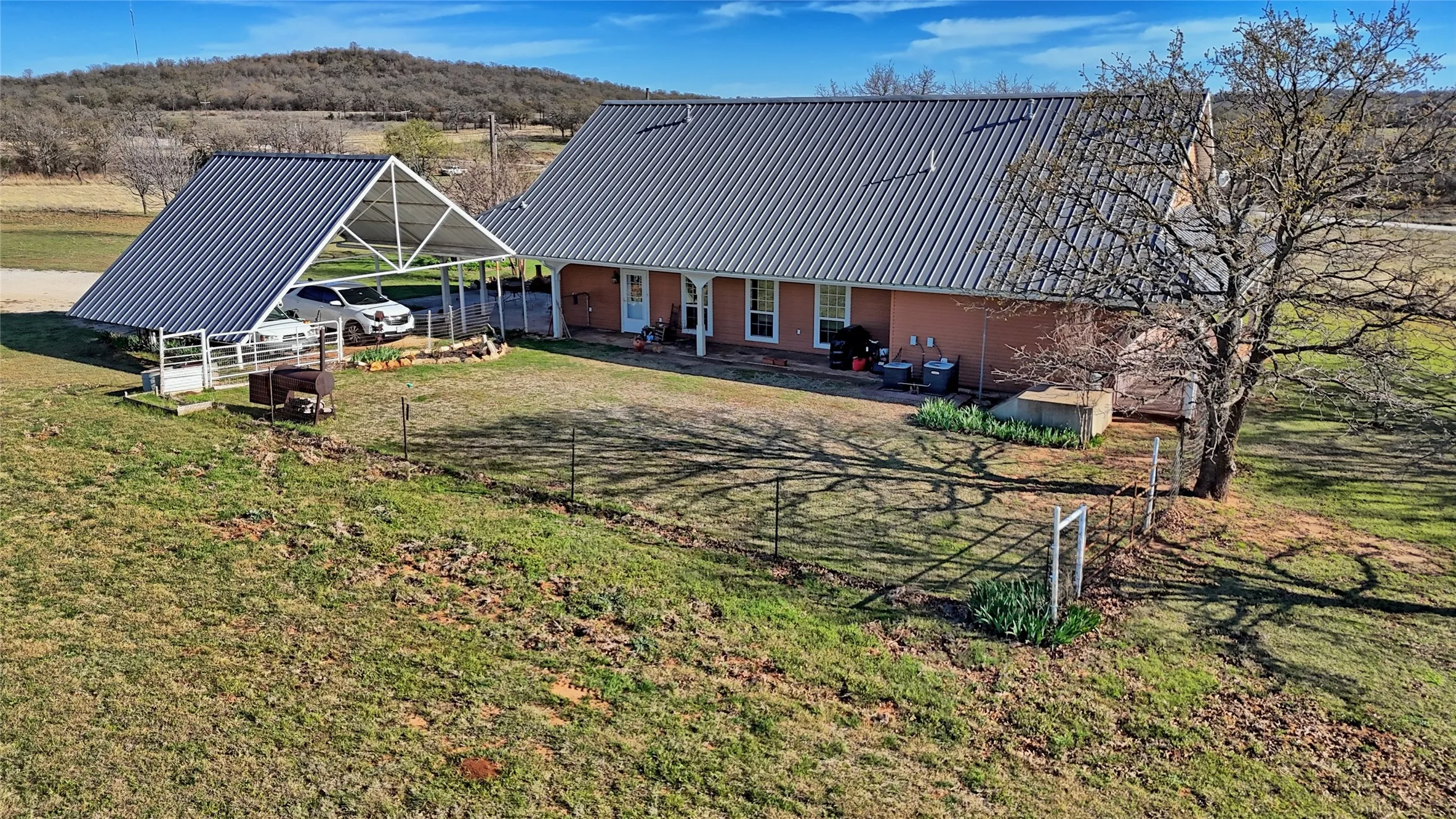 Single Family Residence For Sale in Montague County , 4460 Hildreth Pool Road, Bowie, Texas 76230, 3 Bedroom, 2 Bathroom, Garage spaces, 2,036 Sqft, built in 2009, mls#21203747, Real Estate Agent in Bowie, Homes For Sale in Montague county, Homes For Sale in Bowie, Realtor in Bowie Texas, Real Estate Brokerage Independent Realty Texas, Luminita Cordes Realtor