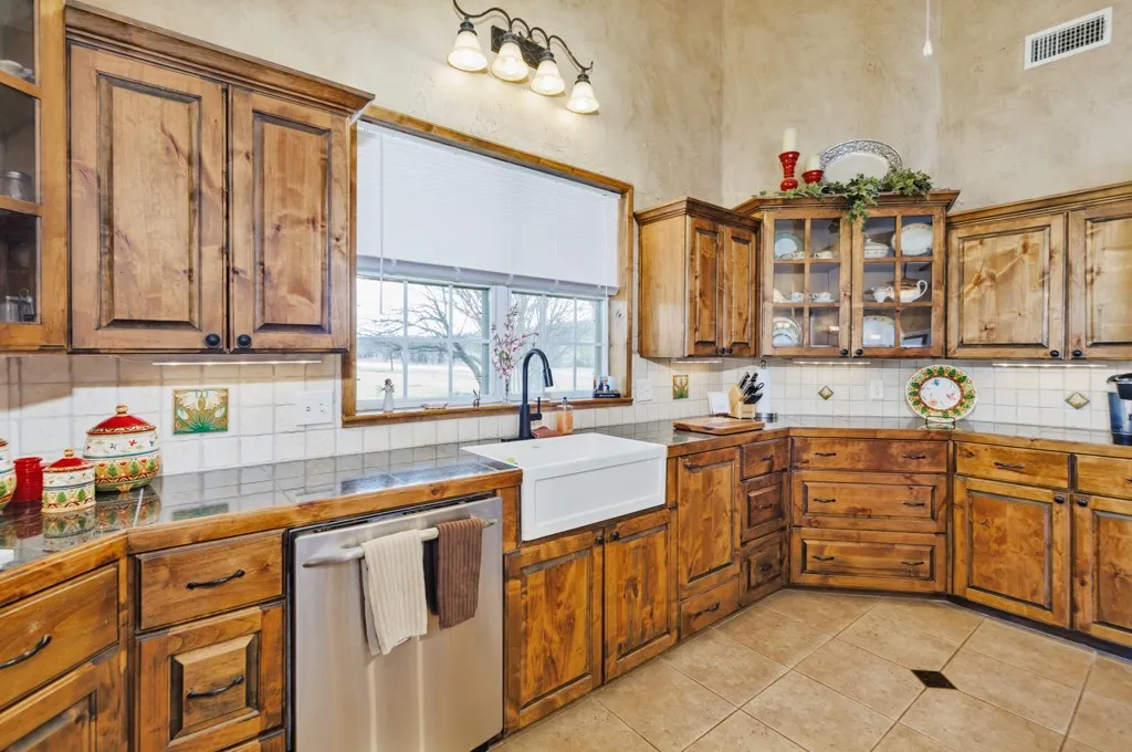 Single Family Residence For Sale in Montague County , 4460 Hildreth Pool Road, Bowie, Texas 76230, 3 Bedroom, 2 Bathroom, Garage spaces, 2,036 Sqft, built in 2009, mls#21203747, Real Estate Agent in Bowie, Homes For Sale in Montague county, Homes For Sale in Bowie, Realtor in Bowie Texas, Real Estate Brokerage Independent Realty Texas, Luminita Cordes Realtor