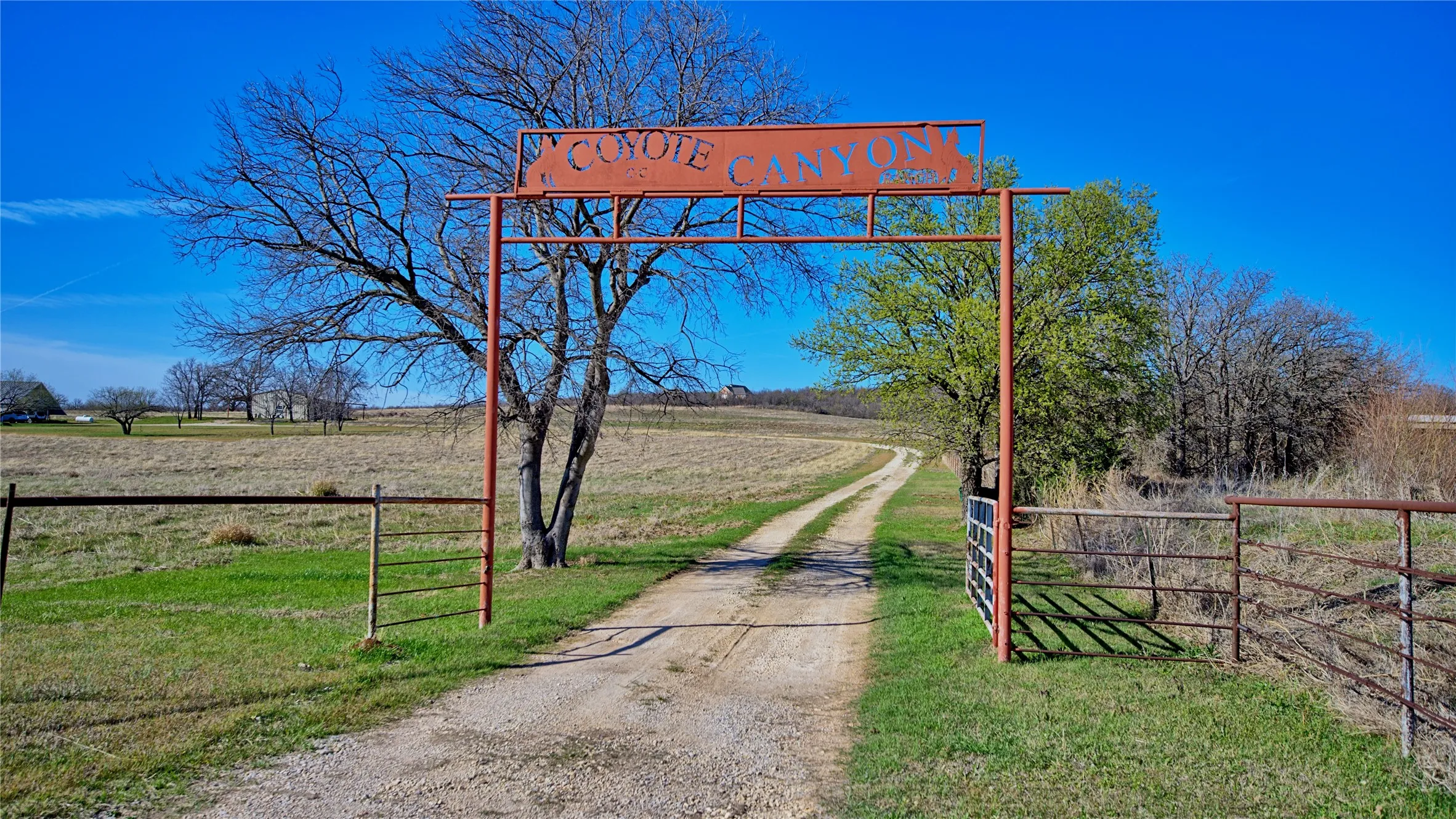 Single Family Residence For Sale in Montague County , 4460 Hildreth Pool Road, Bowie, Texas 76230, 3 Bedroom, 2 Bathroom, Garage spaces, 2,036 Sqft, built in 2009, mls#21203747, Real Estate Agent in Bowie, Homes For Sale in Montague county, Homes For Sale in Bowie, Realtor in Bowie Texas, Real Estate Brokerage Independent Realty Texas, Luminita Cordes Realtor