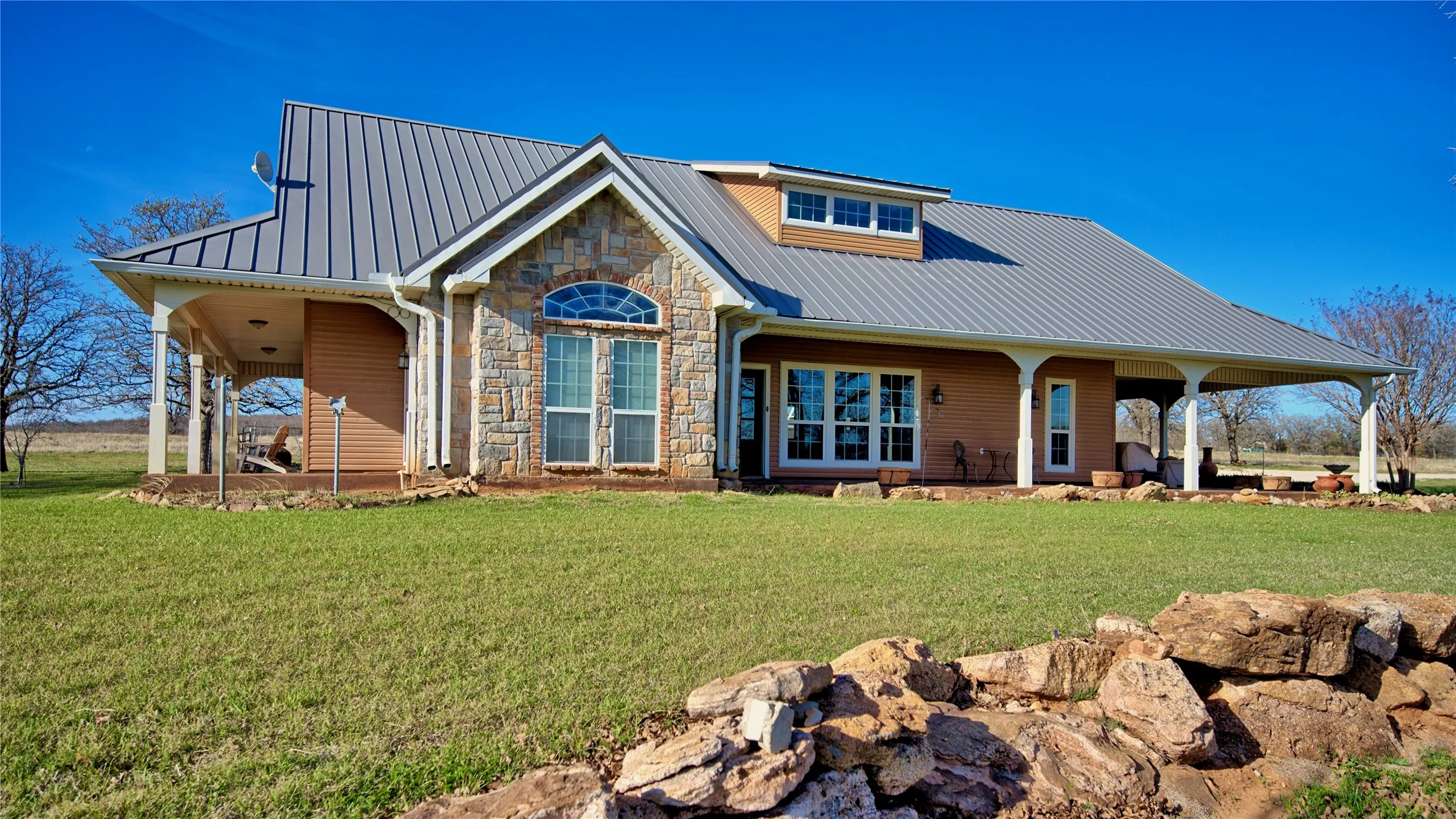 Single Family Residence For Sale in Montague County , 4460 Hildreth Pool Road, Bowie, Texas 76230, 3 Bedroom, 2 Bathroom, Garage spaces, 2,036 Sqft, built in 2009, mls#21203747, Real Estate Agent in Bowie, Homes For Sale in Montague county, Homes For Sale in Bowie, Realtor in Bowie Texas, Real Estate Brokerage Independent Realty Texas, Luminita Cordes Realtor