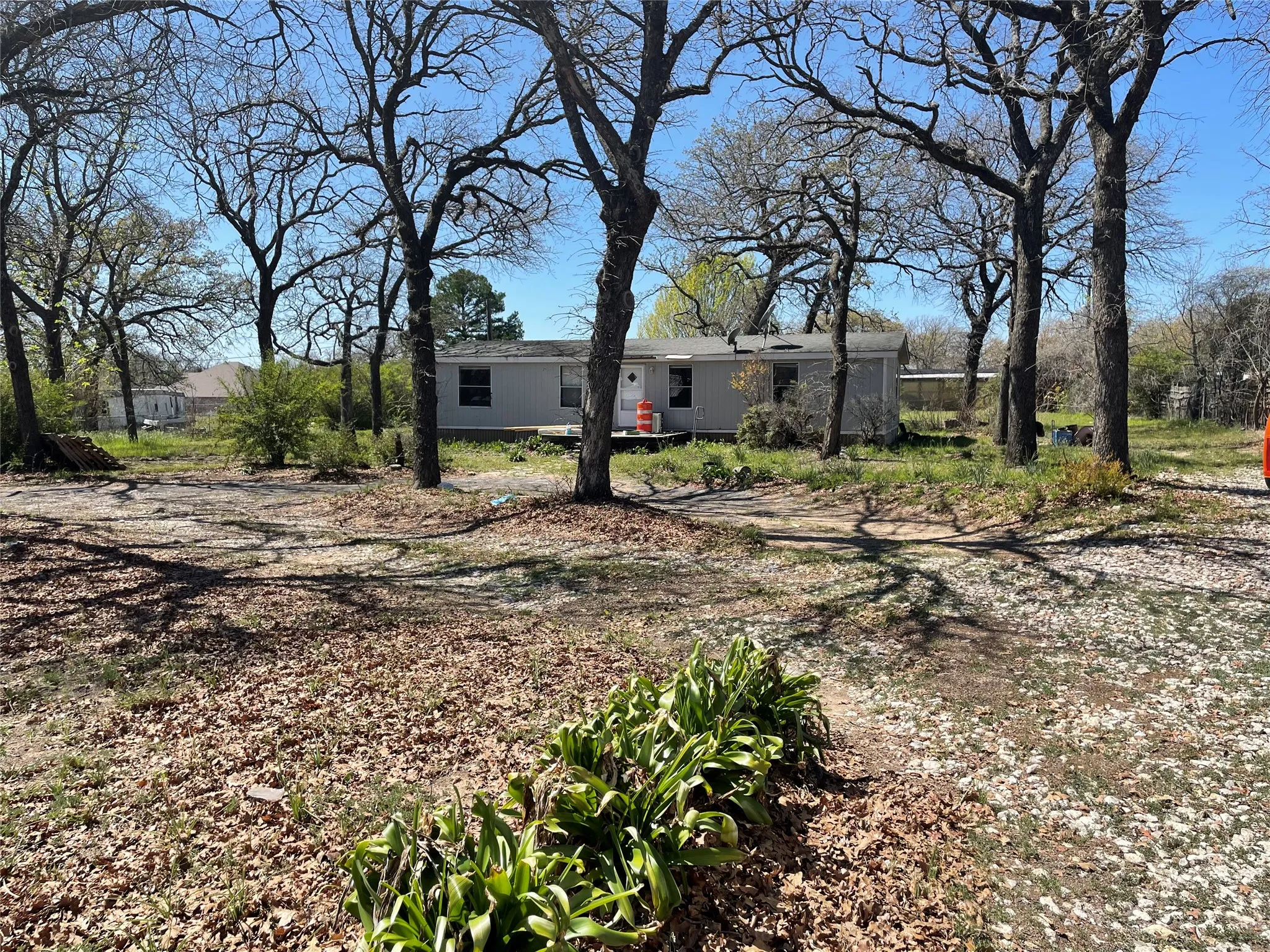 Mobile Home For Sale in Parker County , 131 Sadie Lane, Springtown, Texas 76082, 3 Bedrooms, 2 Bathrooms, Garage spaces, 1,200 Sqft, built in 1984, Price $129,000, mls#21214027, Real Estate Agent in Springtown, Homes For Sale in Parker county, Homes For Sale in Springtown, Realtor in Springtown Texas, Real Estate Brokerage Independent Realty Texas, Luminita Cordes Realtor