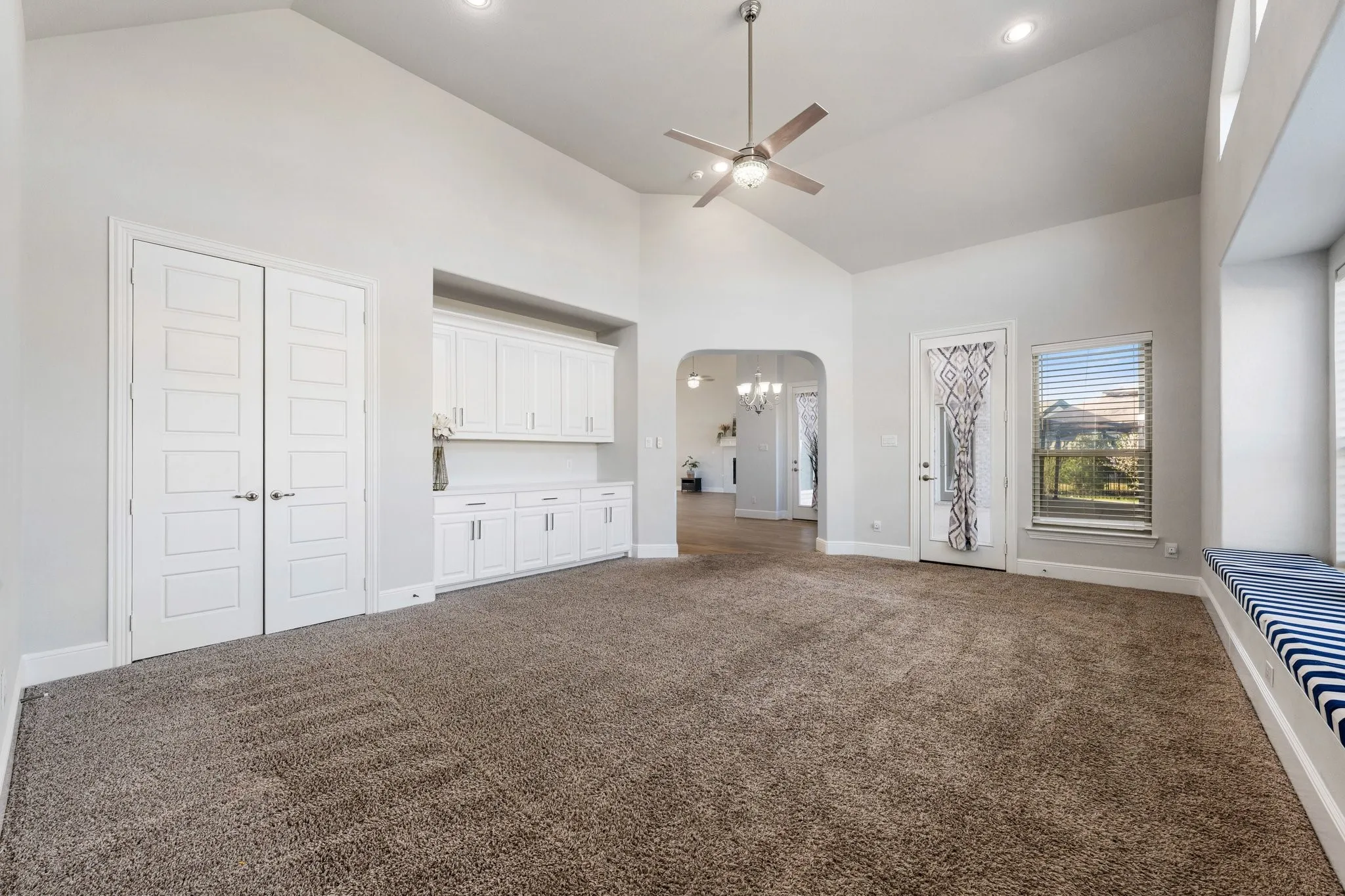Flex room/Game room/ family room