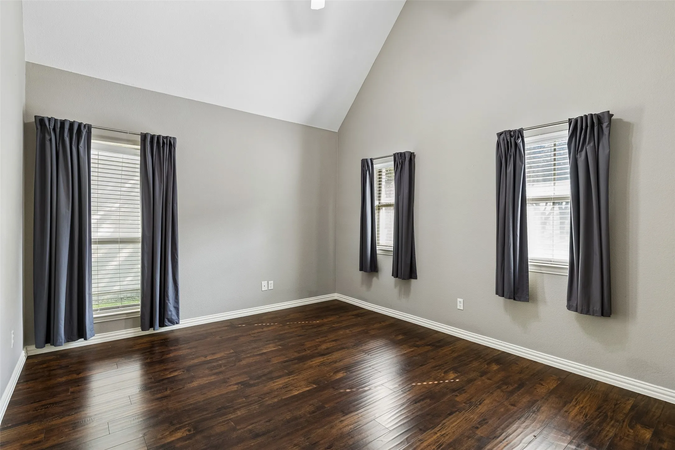 Townhouse For Sale in Collin County , 5500 Conch Train Road, Mc Kinney, Texas 75070, 3 Bedroom, 3 Bathroom, 2 Garage spaces, 1,558 Sqft, built in 2006, Preowned, mls#21206544, Real Estate Agent in Mc Kinney, Homes For Sale in Collin county, Homes For Sale in Mc Kinney, Realtor in Mc Kinney Texas, Real Estate Brokerage Independent Realty Texas, Luminita Cordes Realtor
