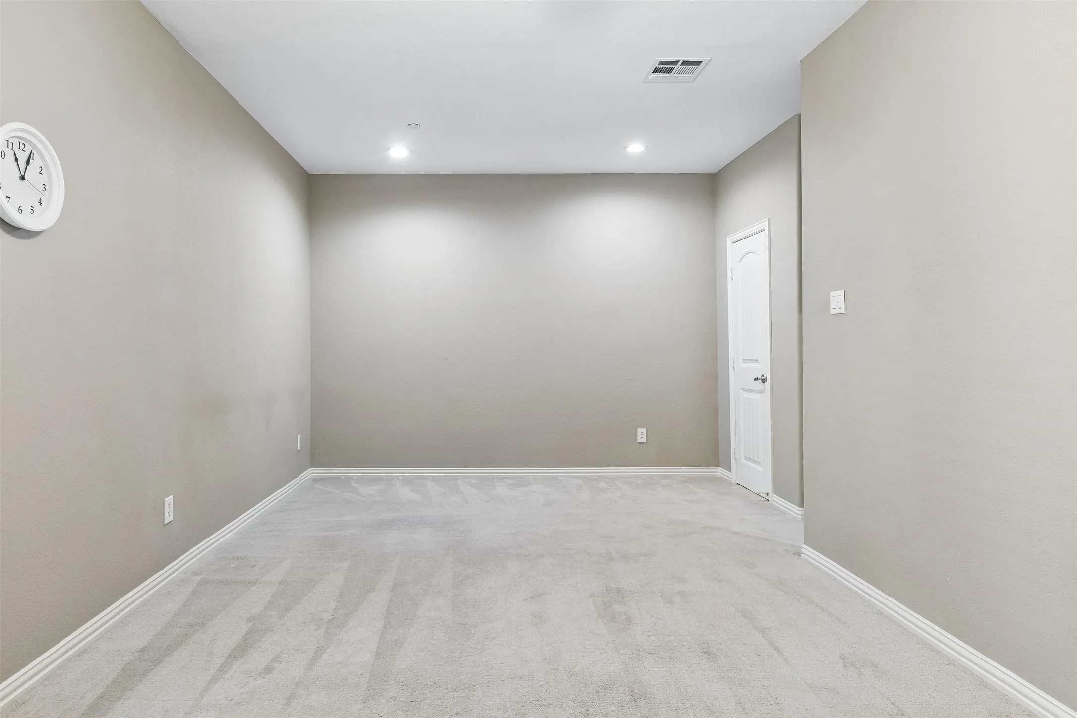 Townhouse For Sale in Collin County , 5500 Conch Train Road, Mc Kinney, Texas 75070, 3 Bedroom, 3 Bathroom, 2 Garage spaces, 1,558 Sqft, built in 2006, Preowned, mls#21206544, Real Estate Agent in Mc Kinney, Homes For Sale in Collin county, Homes For Sale in Mc Kinney, Realtor in Mc Kinney Texas, Real Estate Brokerage Independent Realty Texas, Luminita Cordes Realtor
