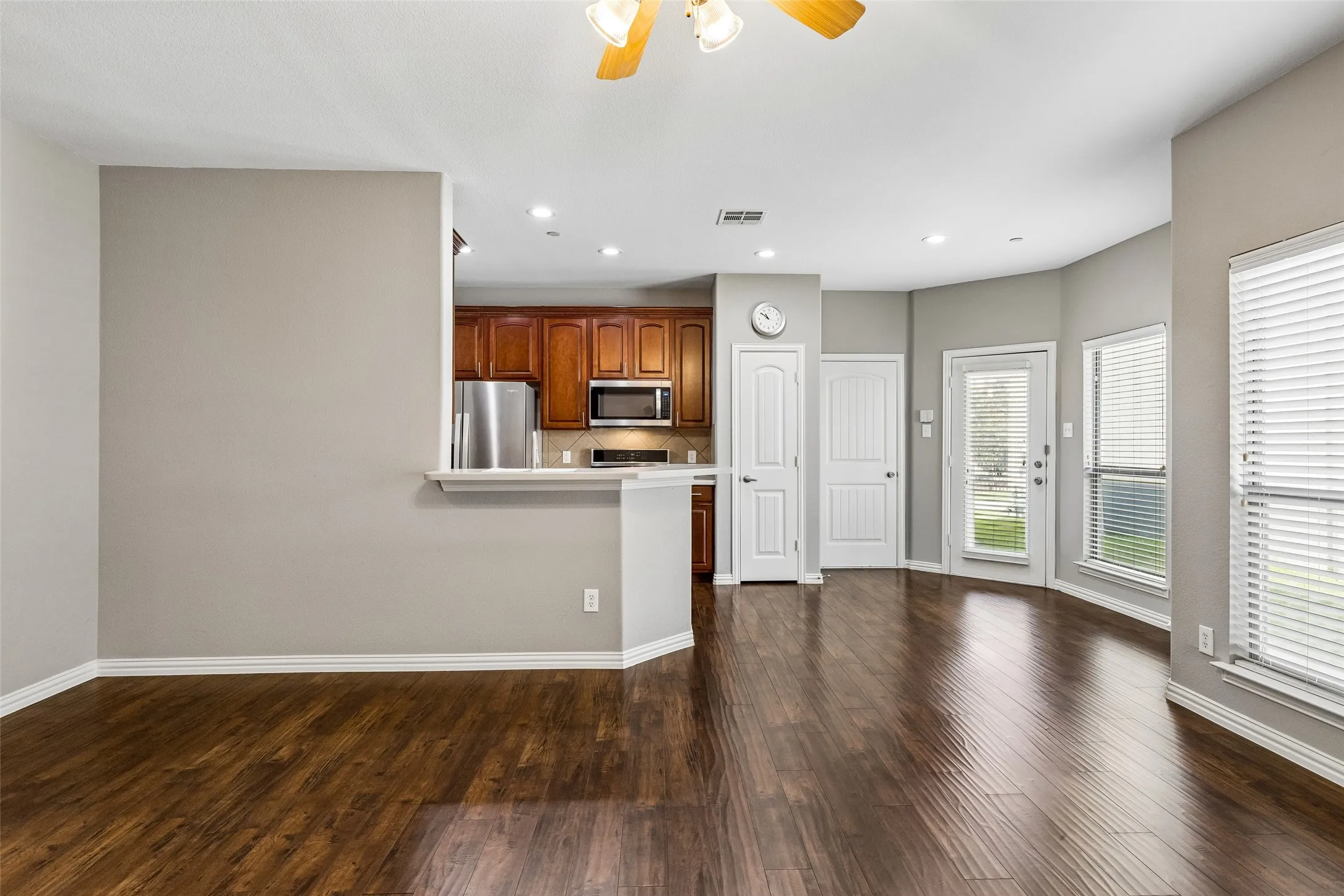 Townhouse For Sale in Collin County , 5500 Conch Train Road, Mc Kinney, Texas 75070, 3 Bedroom, 3 Bathroom, 2 Garage spaces, 1,558 Sqft, built in 2006, Preowned, mls#21206544, Real Estate Agent in Mc Kinney, Homes For Sale in Collin county, Homes For Sale in Mc Kinney, Realtor in Mc Kinney Texas, Real Estate Brokerage Independent Realty Texas, Luminita Cordes Realtor