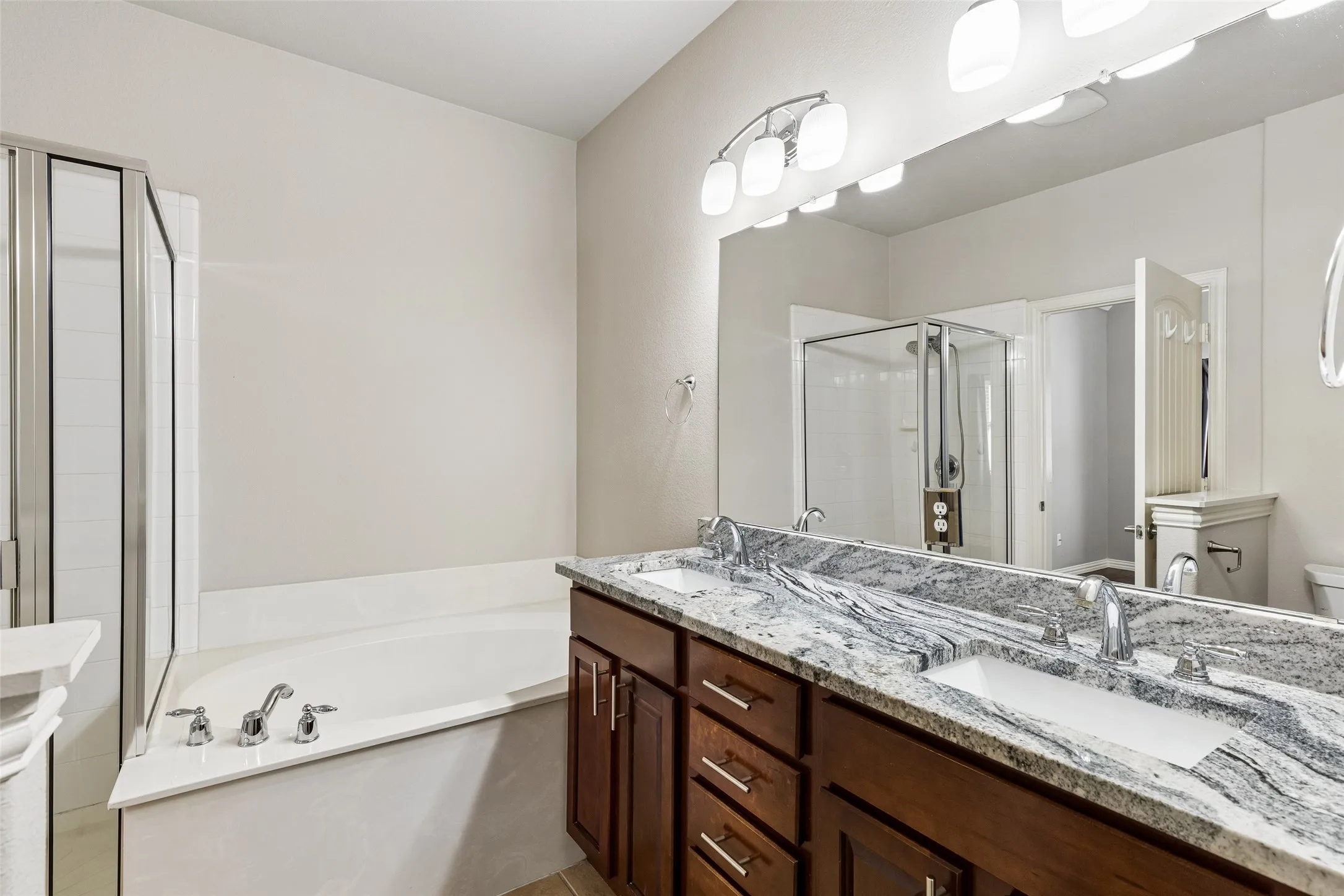 Townhouse For Sale in Collin County , 5500 Conch Train Road, Mc Kinney, Texas 75070, 3 Bedroom, 3 Bathroom, 2 Garage spaces, 1,558 Sqft, built in 2006, Preowned, mls#21206544, Real Estate Agent in Mc Kinney, Homes For Sale in Collin county, Homes For Sale in Mc Kinney, Realtor in Mc Kinney Texas, Real Estate Brokerage Independent Realty Texas, Luminita Cordes Realtor