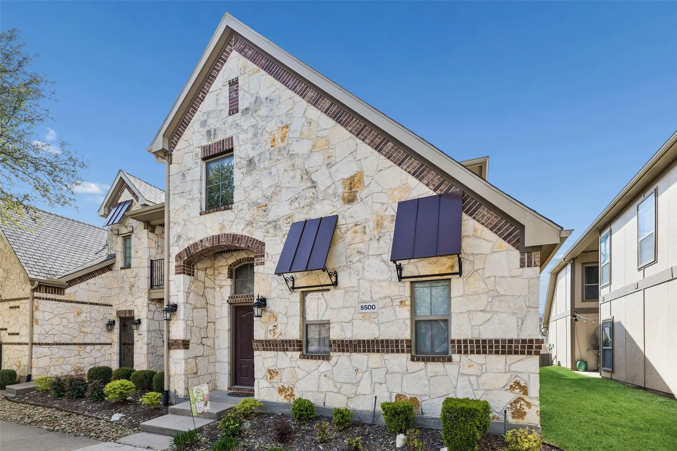 Townhouse For Sale in Collin County , 5500 Conch Train Road, Mc Kinney, Texas 75070, 3 Bedroom, 3 Bathroom, 2 Garage spaces, 1,558 Sqft, built in 2006, Preowned, mls#21206544, Real Estate Agent in Mc Kinney, Homes For Sale in Collin county, Homes For Sale in Mc Kinney, Realtor in Mc Kinney Texas, Real Estate Brokerage Independent Realty Texas, Luminita Cordes Realtor