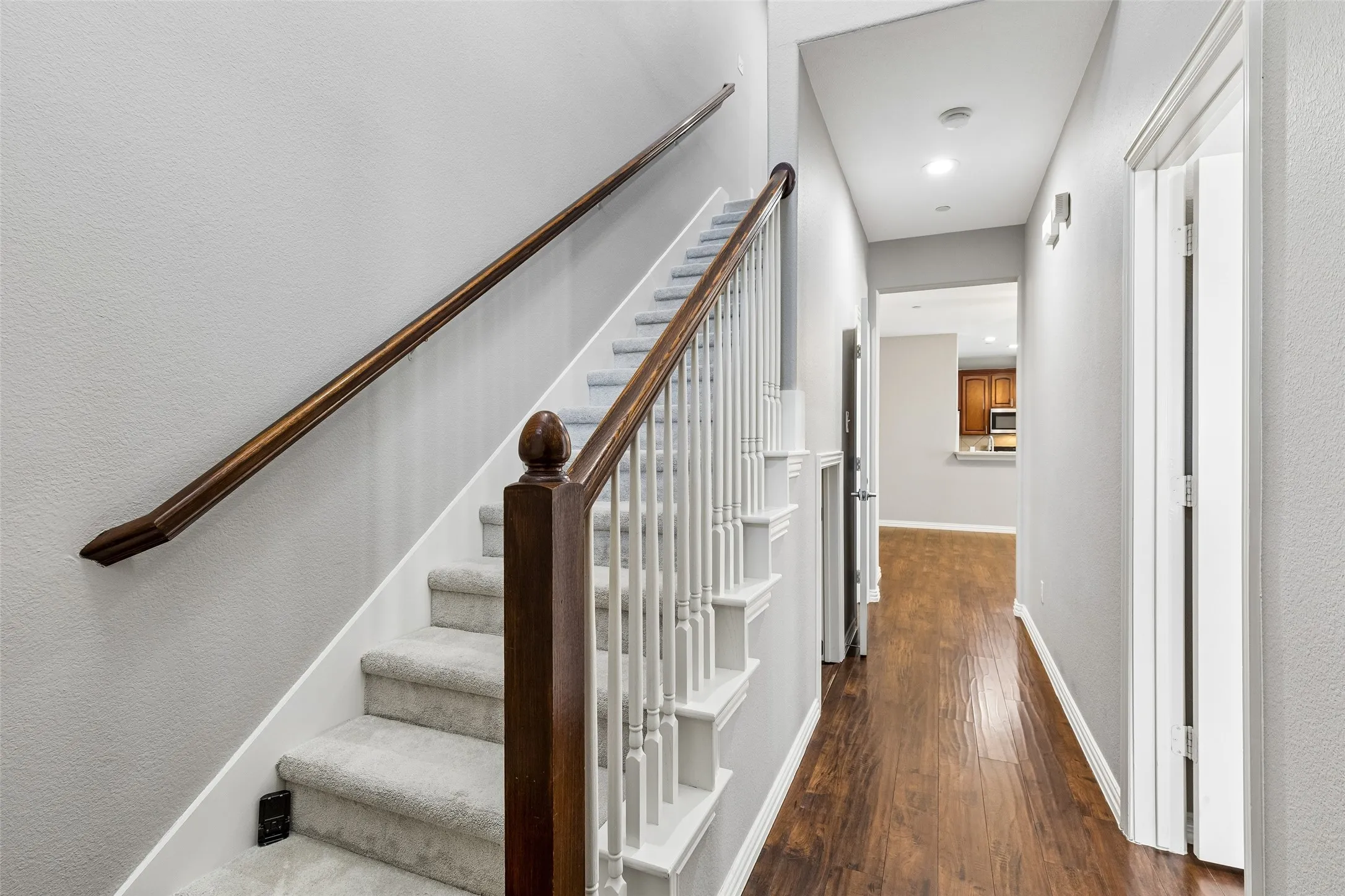 Townhouse For Sale in Collin County , 5500 Conch Train Road, Mc Kinney, Texas 75070, 3 Bedroom, 3 Bathroom, 2 Garage spaces, 1,558 Sqft, built in 2006, Preowned, mls#21206544, Real Estate Agent in Mc Kinney, Homes For Sale in Collin county, Homes For Sale in Mc Kinney, Realtor in Mc Kinney Texas, Real Estate Brokerage Independent Realty Texas, Luminita Cordes Realtor