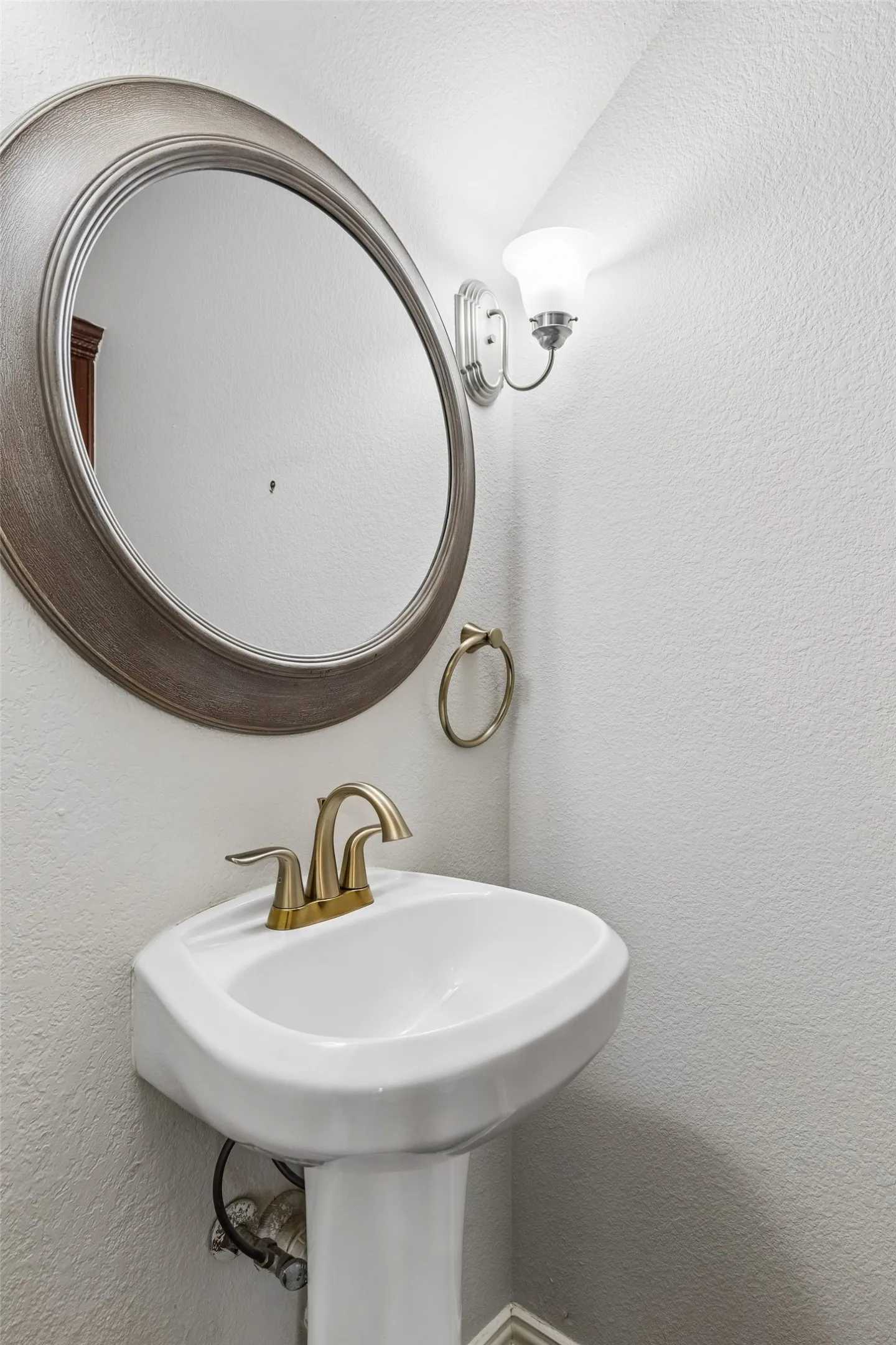 Townhouse For Sale in Collin County , 5500 Conch Train Road, Mc Kinney, Texas 75070, 3 Bedroom, 3 Bathroom, 2 Garage spaces, 1,558 Sqft, built in 2006, Preowned, mls#21206544, Real Estate Agent in Mc Kinney, Homes For Sale in Collin county, Homes For Sale in Mc Kinney, Realtor in Mc Kinney Texas, Real Estate Brokerage Independent Realty Texas, Luminita Cordes Realtor