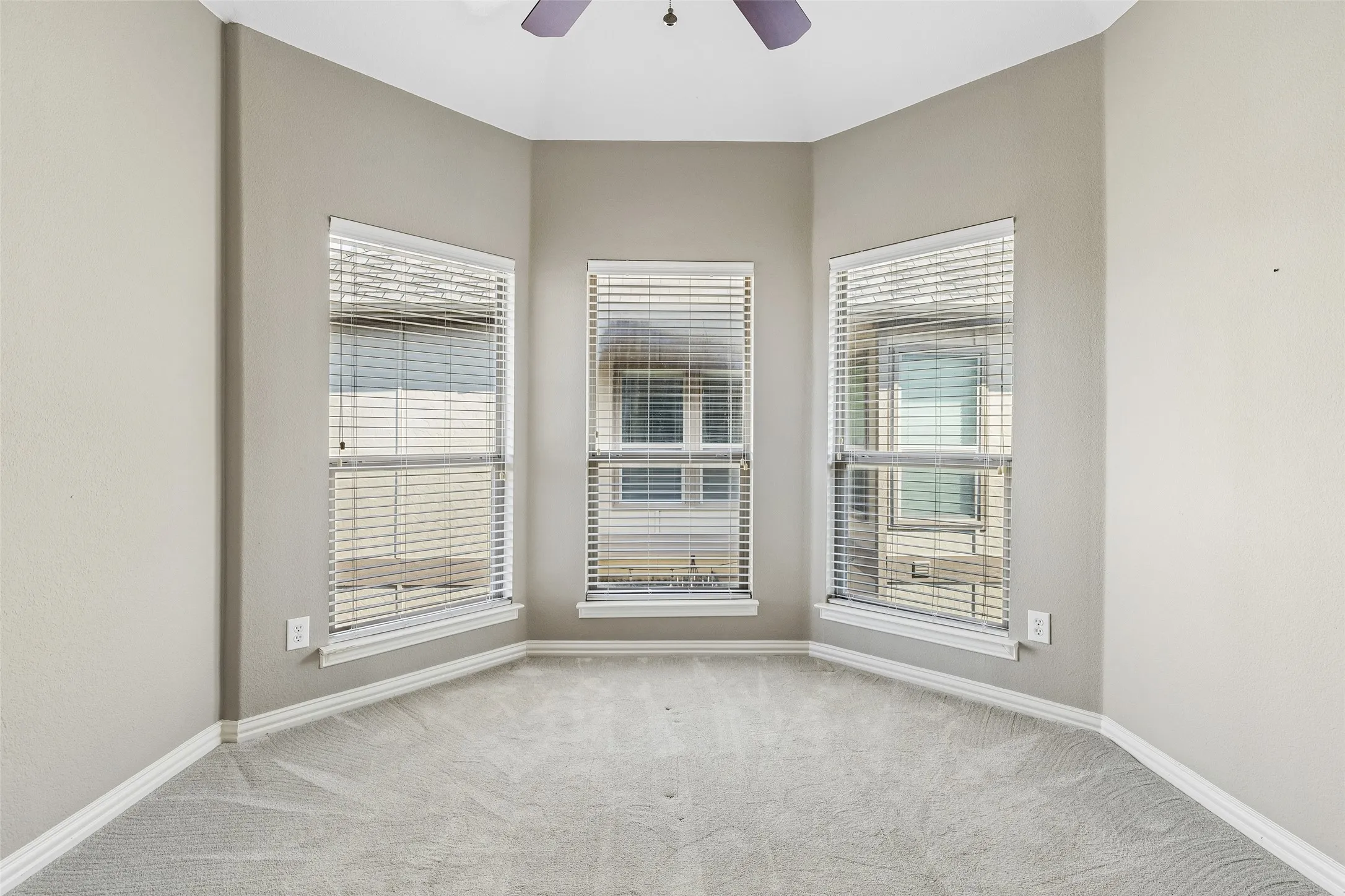 Townhouse For Sale in Collin County , 5500 Conch Train Road, Mc Kinney, Texas 75070, 3 Bedroom, 3 Bathroom, 2 Garage spaces, 1,558 Sqft, built in 2006, Preowned, mls#21206544, Real Estate Agent in Mc Kinney, Homes For Sale in Collin county, Homes For Sale in Mc Kinney, Realtor in Mc Kinney Texas, Real Estate Brokerage Independent Realty Texas, Luminita Cordes Realtor