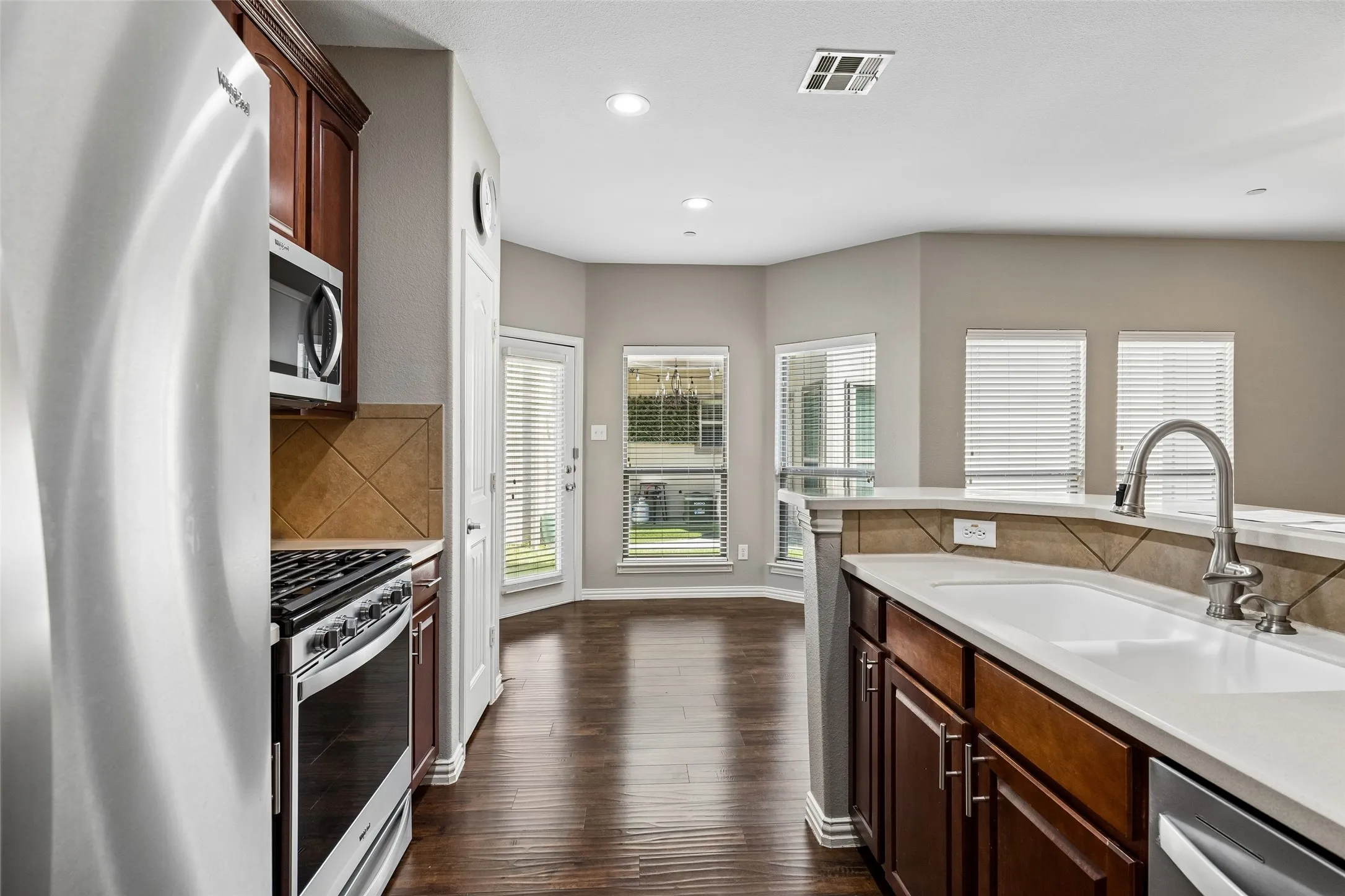 Townhouse For Sale in Collin County , 5500 Conch Train Road, Mc Kinney, Texas 75070, 3 Bedroom, 3 Bathroom, 2 Garage spaces, 1,558 Sqft, built in 2006, Preowned, mls#21206544, Real Estate Agent in Mc Kinney, Homes For Sale in Collin county, Homes For Sale in Mc Kinney, Realtor in Mc Kinney Texas, Real Estate Brokerage Independent Realty Texas, Luminita Cordes Realtor