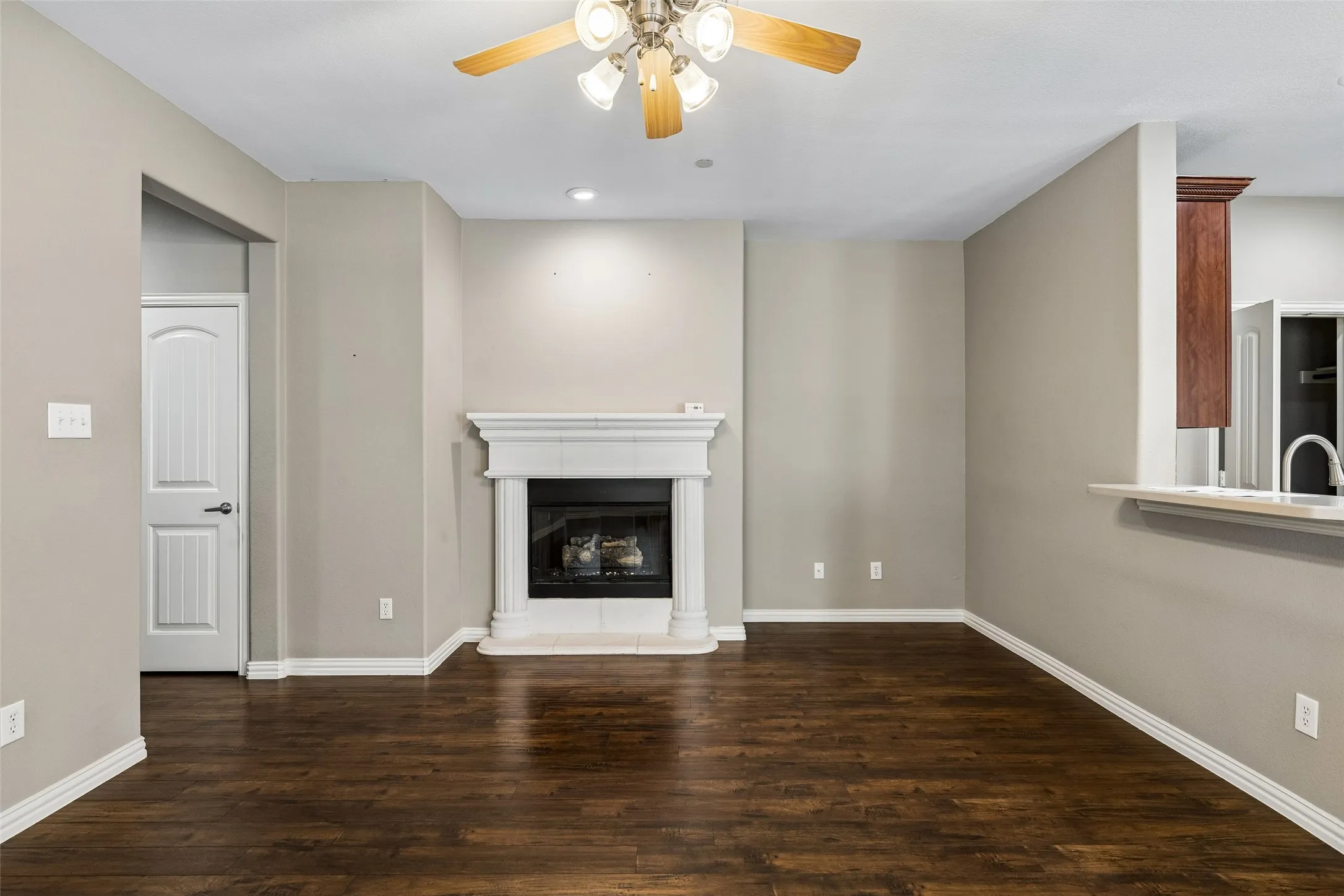 Townhouse For Sale in Collin County , 5500 Conch Train Road, Mc Kinney, Texas 75070, 3 Bedroom, 3 Bathroom, 2 Garage spaces, 1,558 Sqft, built in 2006, Preowned, mls#21206544, Real Estate Agent in Mc Kinney, Homes For Sale in Collin county, Homes For Sale in Mc Kinney, Realtor in Mc Kinney Texas, Real Estate Brokerage Independent Realty Texas, Luminita Cordes Realtor