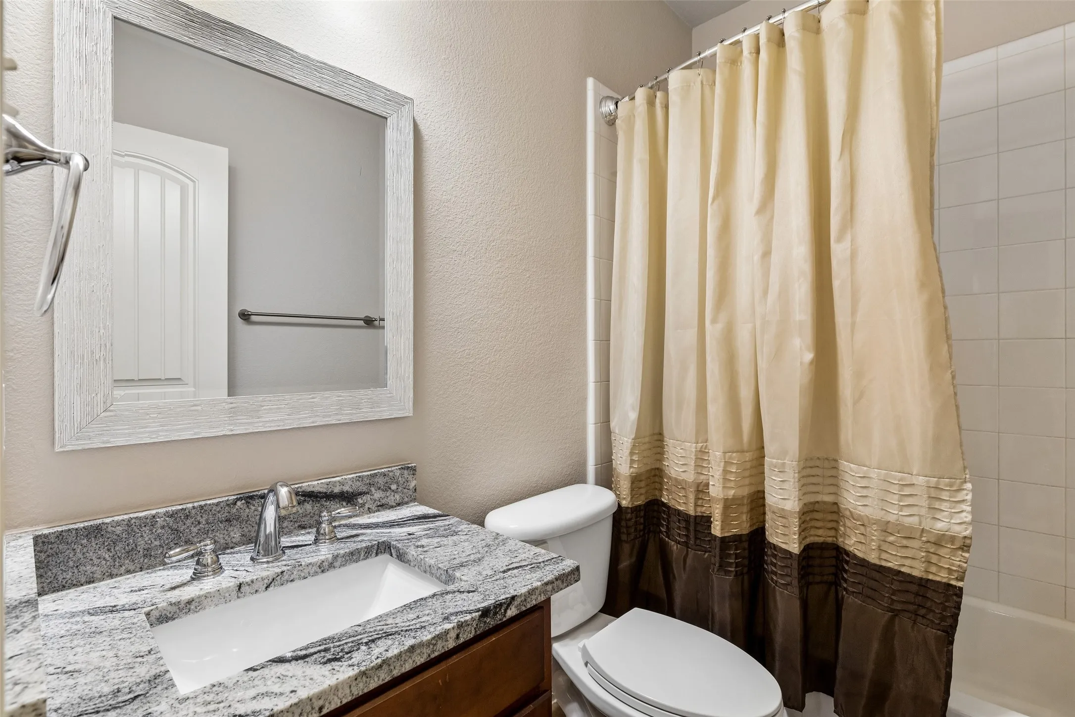 Townhouse For Sale in Collin County , 5500 Conch Train Road, Mc Kinney, Texas 75070, 3 Bedroom, 3 Bathroom, 2 Garage spaces, 1,558 Sqft, built in 2006, Preowned, mls#21206544, Real Estate Agent in Mc Kinney, Homes For Sale in Collin county, Homes For Sale in Mc Kinney, Realtor in Mc Kinney Texas, Real Estate Brokerage Independent Realty Texas, Luminita Cordes Realtor