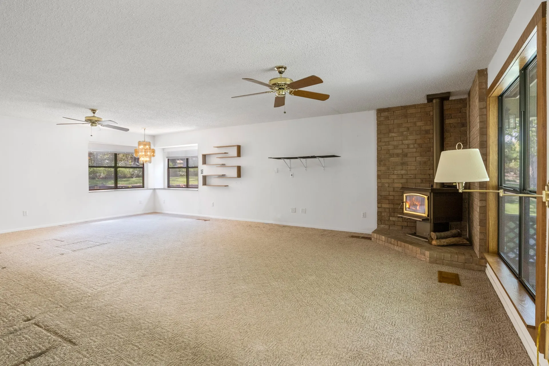 Single Family Residence For Sale in Camp County , 147 County Road 2608, Pittsburg, Texas 75686, 1 Bedroom, 1 Bathroom, 1 Garage spaces, 1,610 Sqft, built in 1992, Preowned, Price $349,000, mls#21214151, Real Estate Agent in Pittsburg, Homes For Sale in Camp county, Homes For Sale in Pittsburg, Realtor in Pittsburg Texas, Real Estate Brokerage Independent Realty Texas, Luminita Cordes Realtor