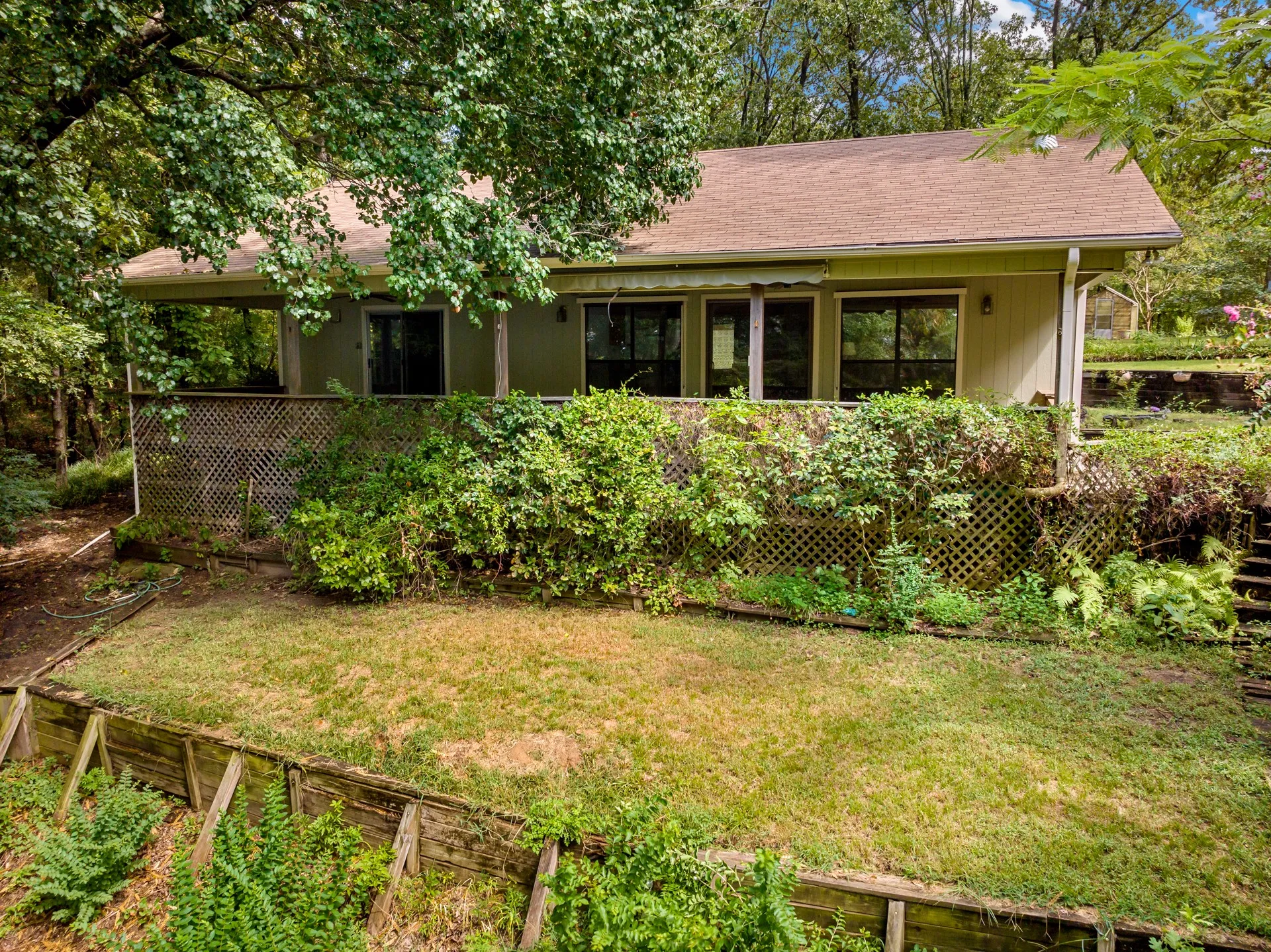 Single Family Residence For Sale in Camp County , 147 County Road 2608, Pittsburg, Texas 75686, 1 Bedroom, 1 Bathroom, 1 Garage spaces, 1,610 Sqft, built in 1992, Preowned, Price $349,000, mls#21214151, Real Estate Agent in Pittsburg, Homes For Sale in Camp county, Homes For Sale in Pittsburg, Realtor in Pittsburg Texas, Real Estate Brokerage Independent Realty Texas, Luminita Cordes Realtor