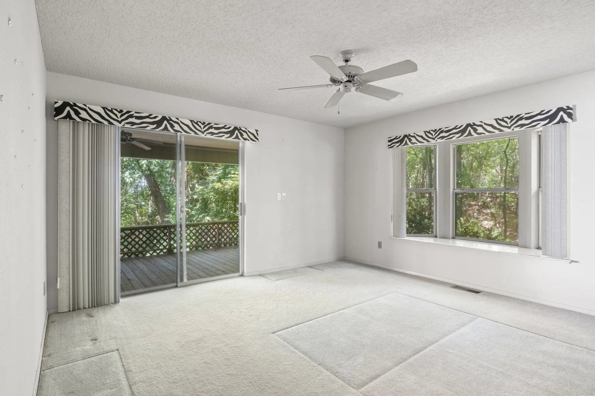 Single Family Residence For Sale in Camp County , 147 County Road 2608, Pittsburg, Texas 75686, 1 Bedroom, 1 Bathroom, 1 Garage spaces, 1,610 Sqft, built in 1992, Preowned, Price $349,000, mls#21214151, Real Estate Agent in Pittsburg, Homes For Sale in Camp county, Homes For Sale in Pittsburg, Realtor in Pittsburg Texas, Real Estate Brokerage Independent Realty Texas, Luminita Cordes Realtor