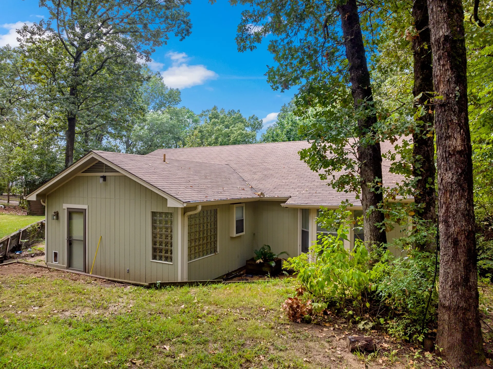 Single Family Residence For Sale in Camp County , 147 County Road 2608, Pittsburg, Texas 75686, 1 Bedroom, 1 Bathroom, 1 Garage spaces, 1,610 Sqft, built in 1992, Preowned, Price $349,000, mls#21214151, Real Estate Agent in Pittsburg, Homes For Sale in Camp county, Homes For Sale in Pittsburg, Realtor in Pittsburg Texas, Real Estate Brokerage Independent Realty Texas, Luminita Cordes Realtor