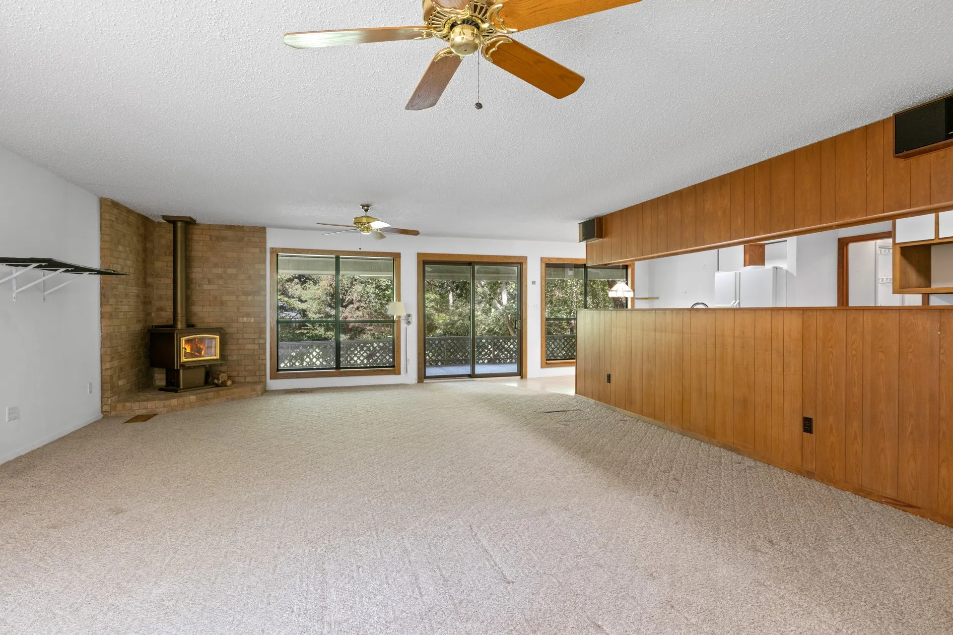 Single Family Residence For Sale in Camp County , 147 County Road 2608, Pittsburg, Texas 75686, 1 Bedroom, 1 Bathroom, 1 Garage spaces, 1,610 Sqft, built in 1992, Preowned, Price $349,000, mls#21214151, Real Estate Agent in Pittsburg, Homes For Sale in Camp county, Homes For Sale in Pittsburg, Realtor in Pittsburg Texas, Real Estate Brokerage Independent Realty Texas, Luminita Cordes Realtor