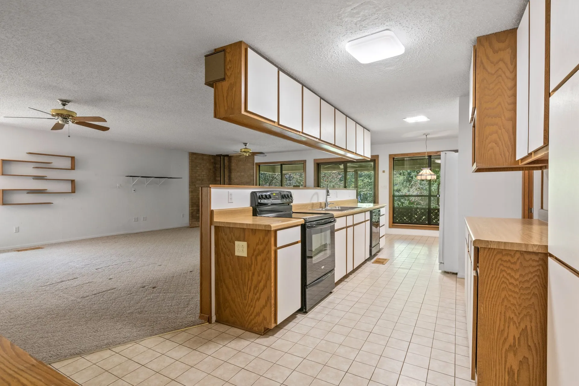 Single Family Residence For Sale in Camp County , 147 County Road 2608, Pittsburg, Texas 75686, 1 Bedroom, 1 Bathroom, 1 Garage spaces, 1,610 Sqft, built in 1992, Preowned, Price $349,000, mls#21214151, Real Estate Agent in Pittsburg, Homes For Sale in Camp county, Homes For Sale in Pittsburg, Realtor in Pittsburg Texas, Real Estate Brokerage Independent Realty Texas, Luminita Cordes Realtor