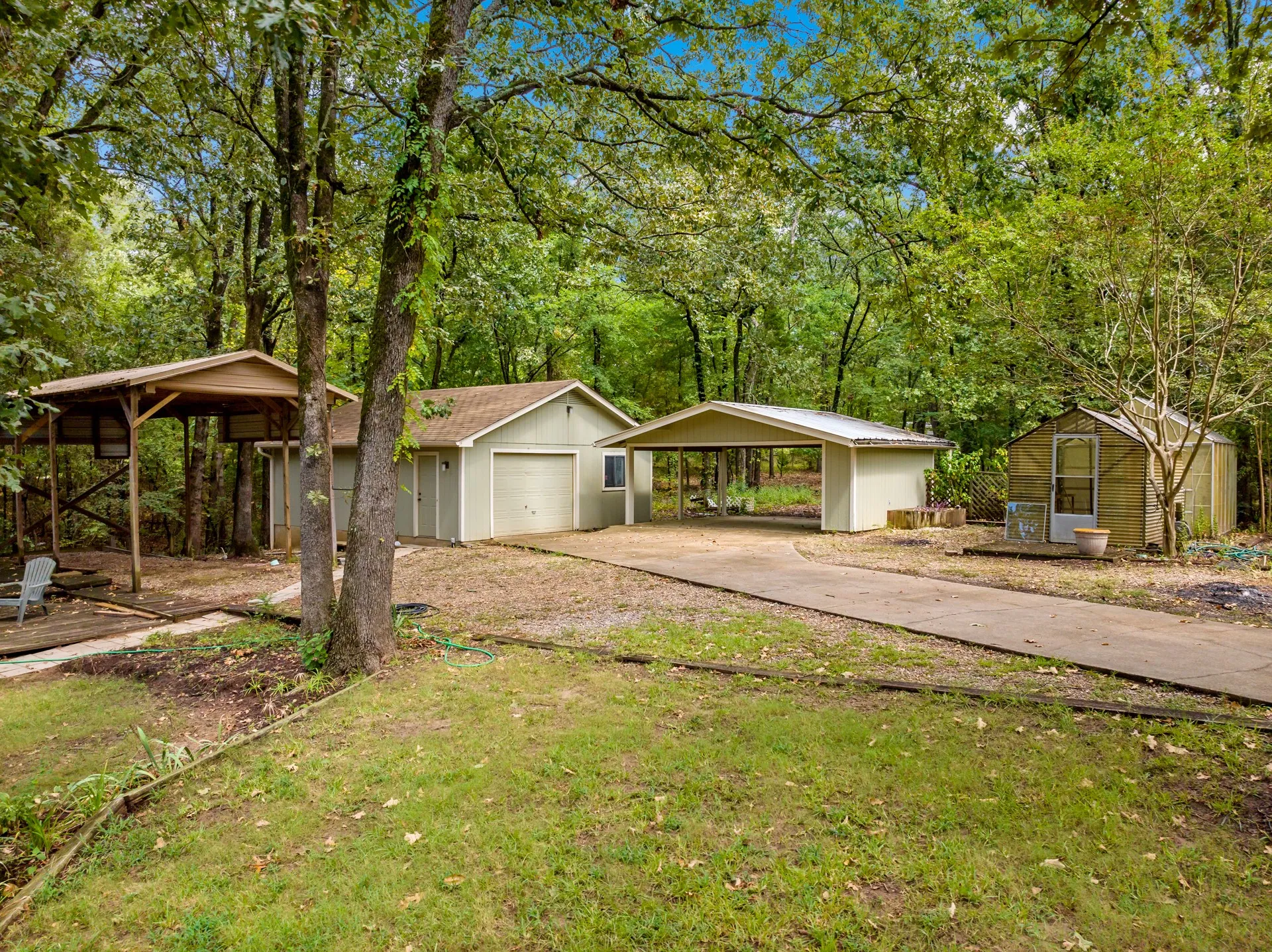 Single Family Residence For Sale in Camp County , 147 County Road 2608, Pittsburg, Texas 75686, 1 Bedroom, 1 Bathroom, 1 Garage spaces, 1,610 Sqft, built in 1992, Preowned, Price $349,000, mls#21214151, Real Estate Agent in Pittsburg, Homes For Sale in Camp county, Homes For Sale in Pittsburg, Realtor in Pittsburg Texas, Real Estate Brokerage Independent Realty Texas, Luminita Cordes Realtor