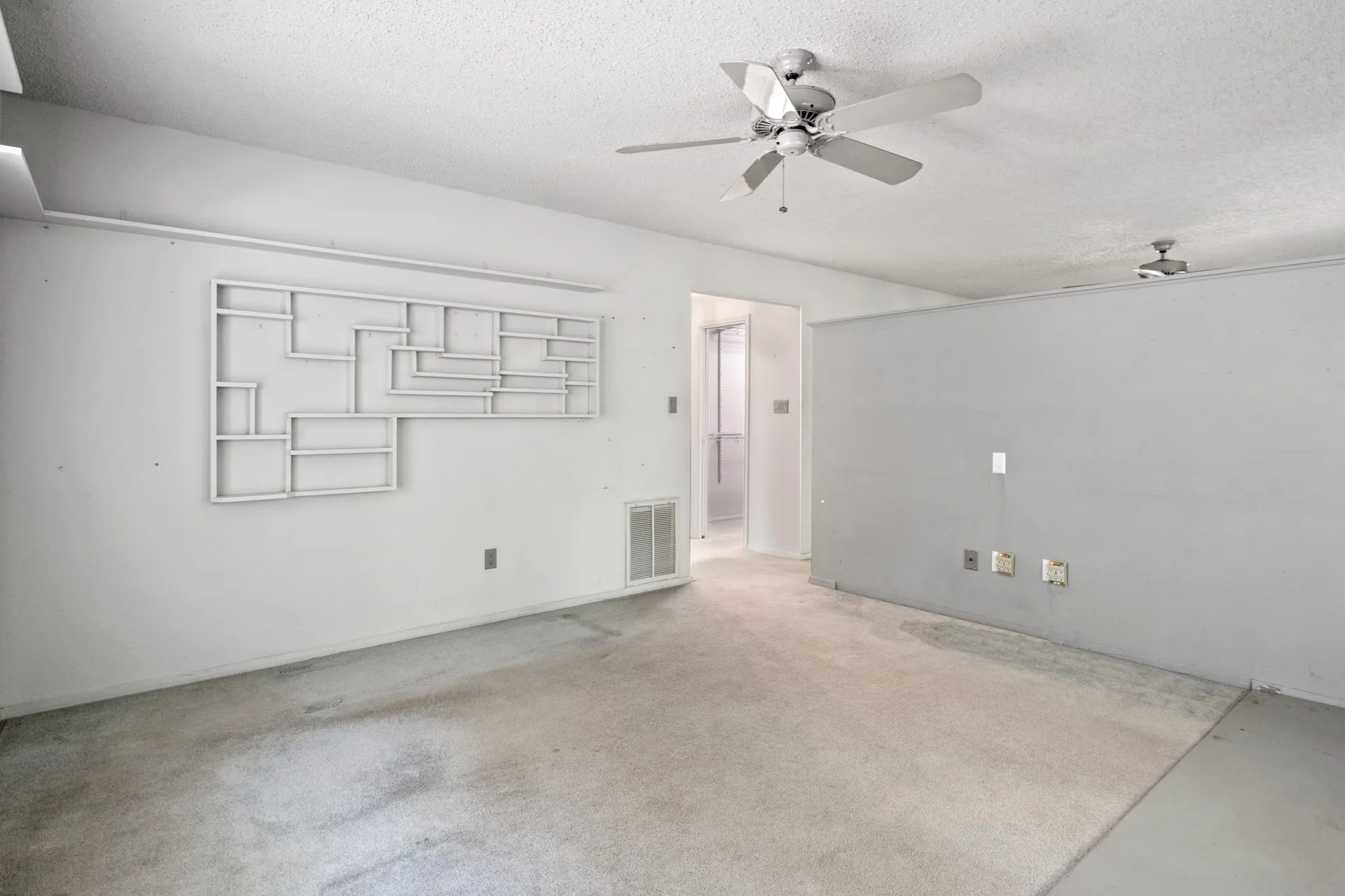 Single Family Residence For Sale in Camp County , 147 County Road 2608, Pittsburg, Texas 75686, 1 Bedroom, 1 Bathroom, 1 Garage spaces, 1,610 Sqft, built in 1992, Preowned, Price $349,000, mls#21214151, Real Estate Agent in Pittsburg, Homes For Sale in Camp county, Homes For Sale in Pittsburg, Realtor in Pittsburg Texas, Real Estate Brokerage Independent Realty Texas, Luminita Cordes Realtor