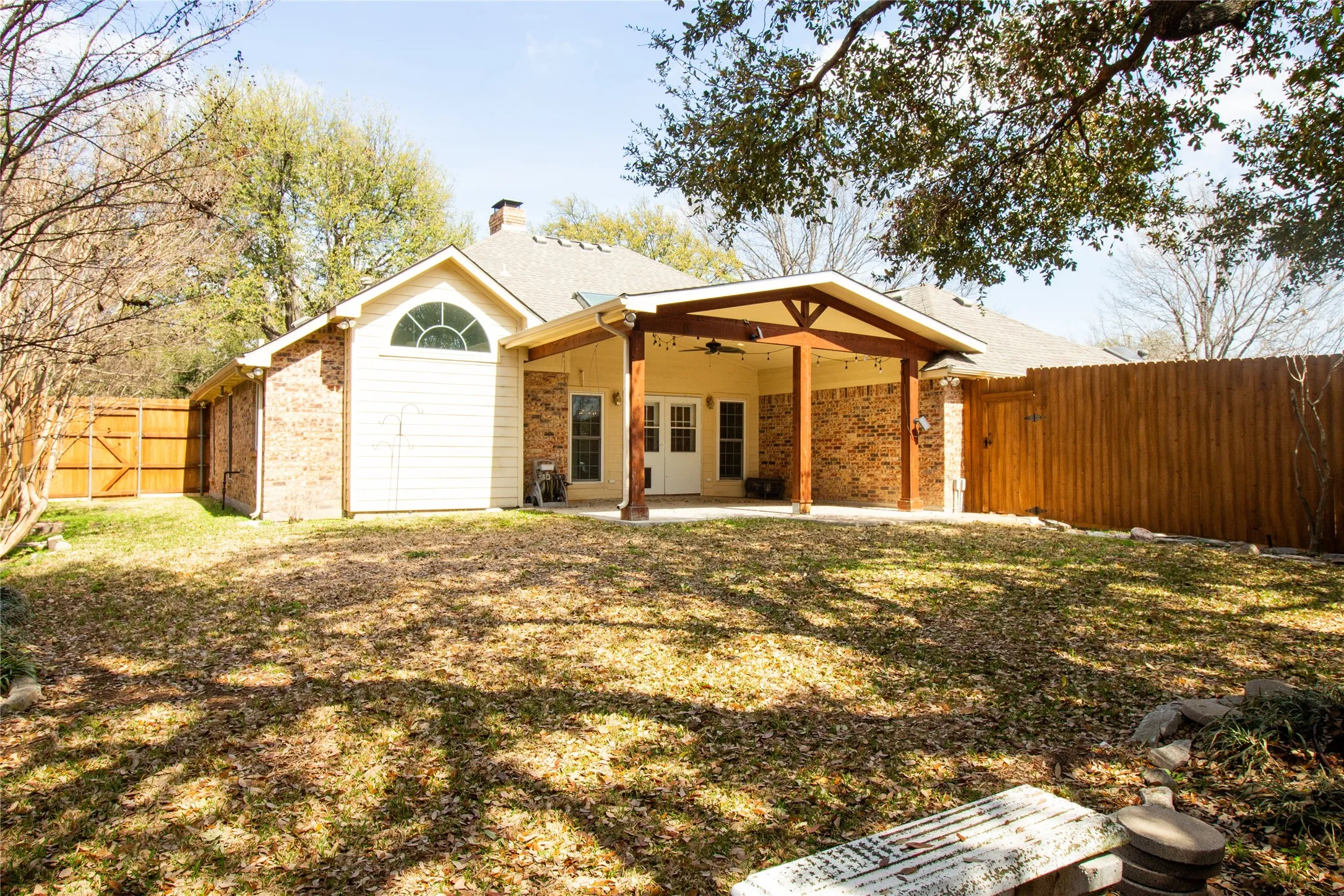 Single Family Residence For Sale in Dallas County , 2410 Radcliffe Drive, Rowlett, Texas 75088, 3 Bedroom, 3 Bathroom, 2 Garage spaces, 2,350 Sqft, built in 1985, mls#21195693, Real Estate Agent in Rowlett, Homes For Sale in Dallas county, Homes For Sale in Rowlett, Realtor in Rowlett Texas, Real Estate Brokerage Independent Realty Texas, Luminita Cordes Realtor