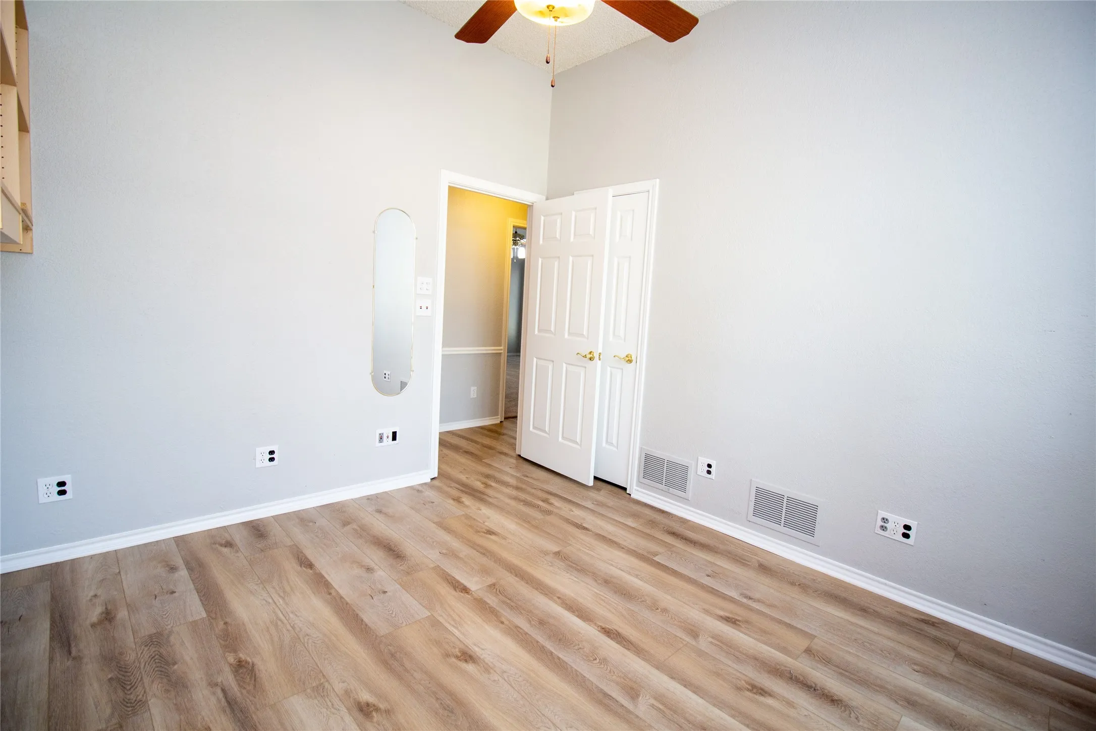 Single Family Residence For Sale in Dallas County , 2410 Radcliffe Drive, Rowlett, Texas 75088, 3 Bedroom, 3 Bathroom, 2 Garage spaces, 2,350 Sqft, built in 1985, mls#21195693, Real Estate Agent in Rowlett, Homes For Sale in Dallas county, Homes For Sale in Rowlett, Realtor in Rowlett Texas, Real Estate Brokerage Independent Realty Texas, Luminita Cordes Realtor