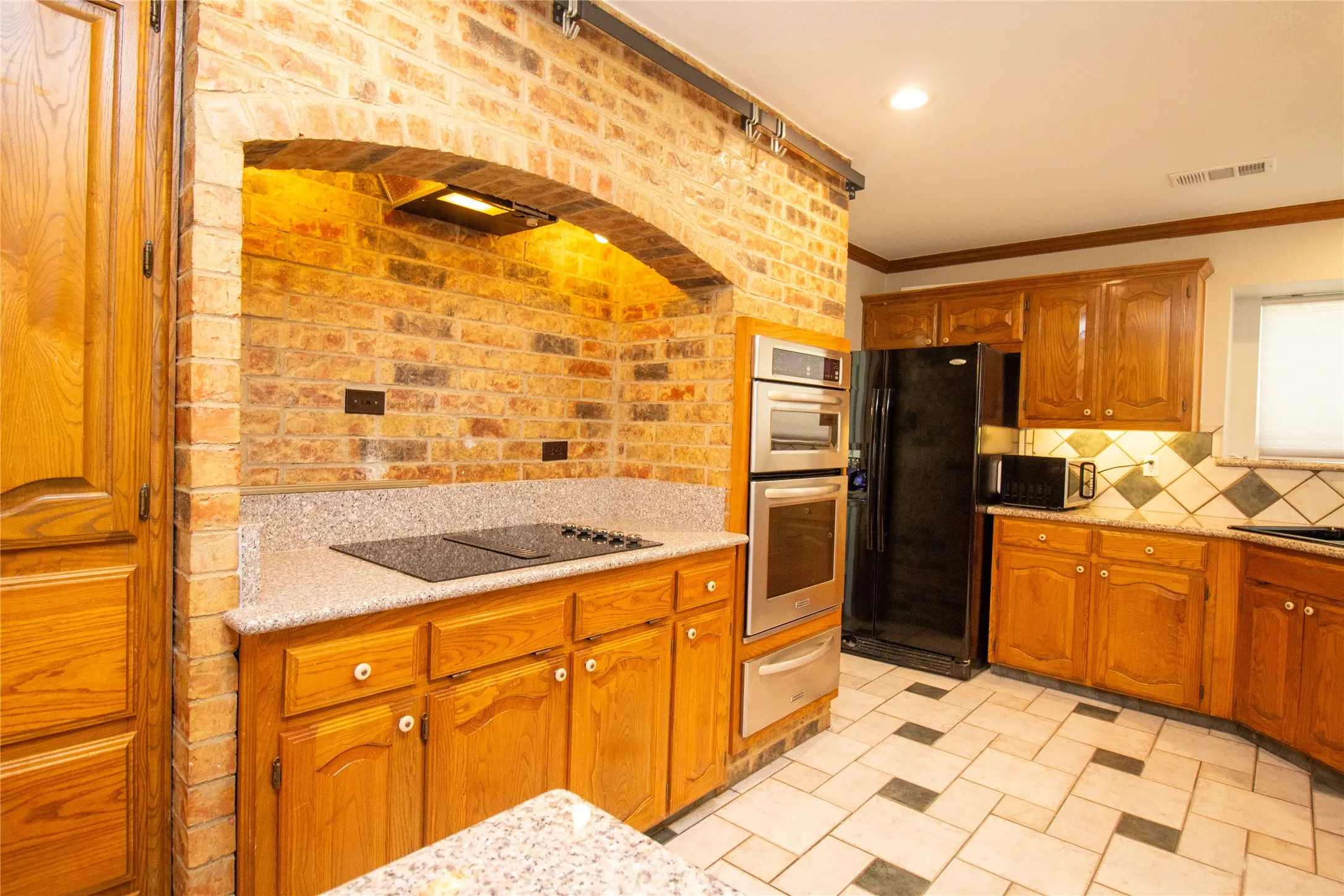 Single Family Residence For Sale in Dallas County , 2410 Radcliffe Drive, Rowlett, Texas 75088, 3 Bedroom, 3 Bathroom, 2 Garage spaces, 2,350 Sqft, built in 1985, mls#21195693, Real Estate Agent in Rowlett, Homes For Sale in Dallas county, Homes For Sale in Rowlett, Realtor in Rowlett Texas, Real Estate Brokerage Independent Realty Texas, Luminita Cordes Realtor