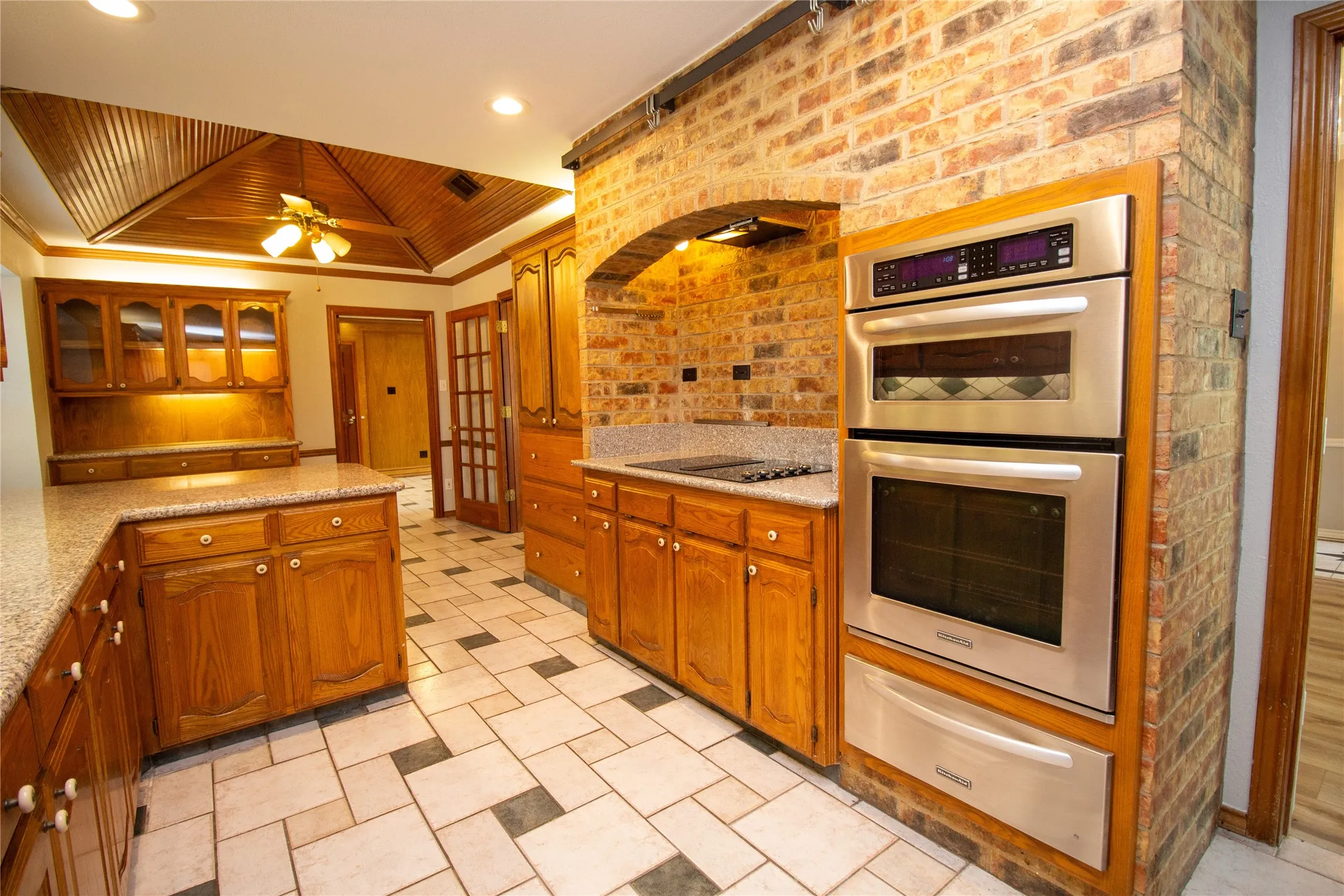 Single Family Residence For Sale in Dallas County , 2410 Radcliffe Drive, Rowlett, Texas 75088, 3 Bedroom, 3 Bathroom, 2 Garage spaces, 2,350 Sqft, built in 1985, mls#21195693, Real Estate Agent in Rowlett, Homes For Sale in Dallas county, Homes For Sale in Rowlett, Realtor in Rowlett Texas, Real Estate Brokerage Independent Realty Texas, Luminita Cordes Realtor