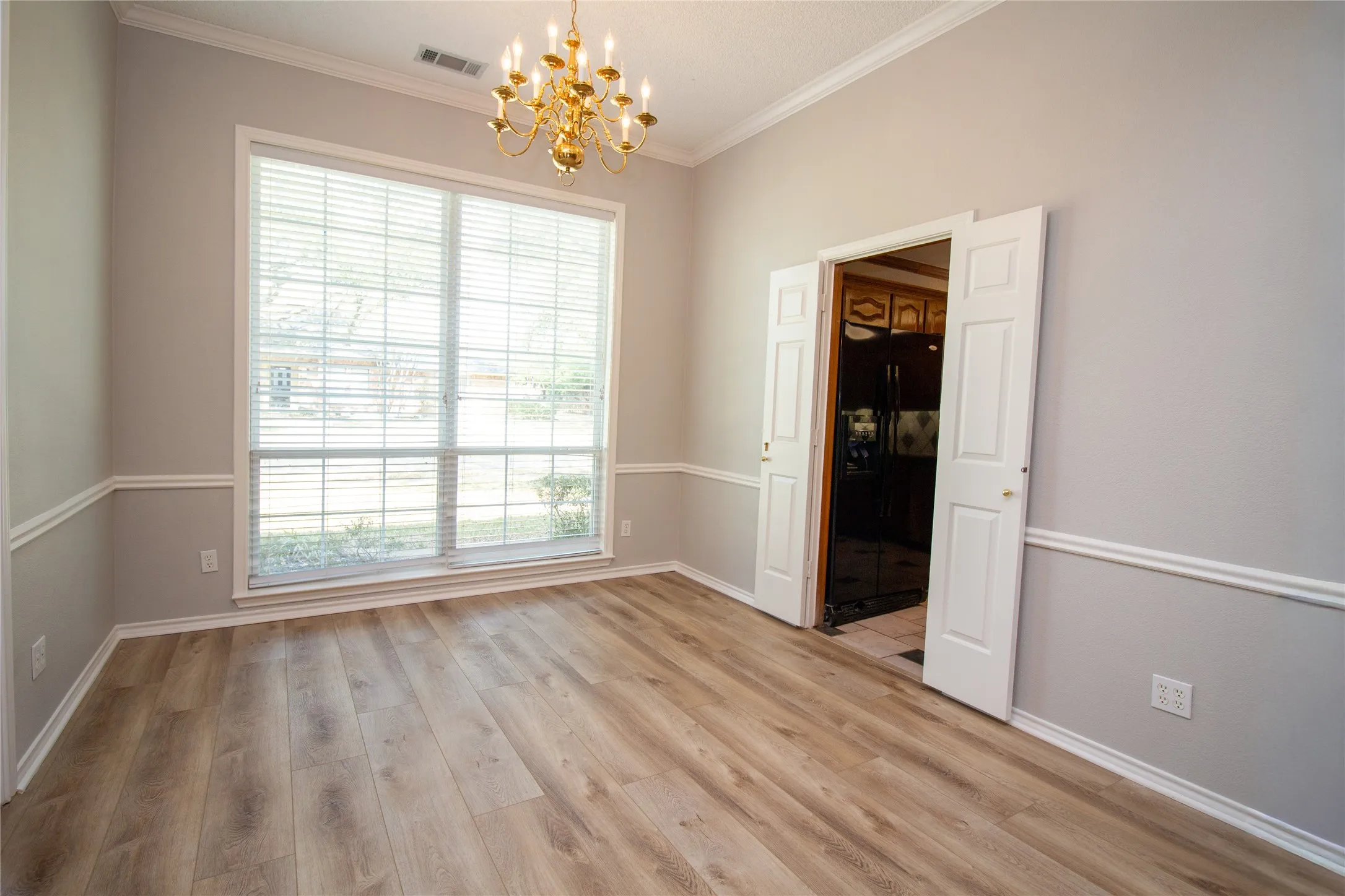 Single Family Residence For Sale in Dallas County , 2410 Radcliffe Drive, Rowlett, Texas 75088, 3 Bedroom, 3 Bathroom, 2 Garage spaces, 2,350 Sqft, built in 1985, mls#21195693, Real Estate Agent in Rowlett, Homes For Sale in Dallas county, Homes For Sale in Rowlett, Realtor in Rowlett Texas, Real Estate Brokerage Independent Realty Texas, Luminita Cordes Realtor