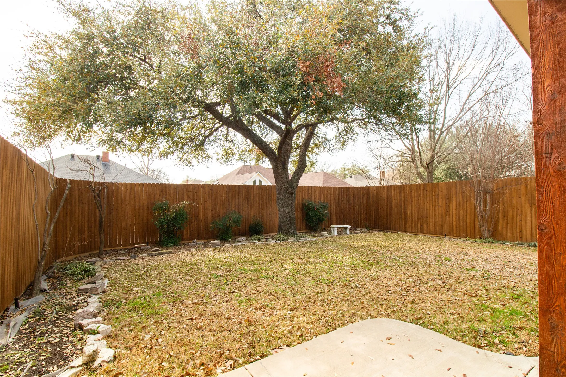 Single Family Residence For Sale in Dallas County , 2410 Radcliffe Drive, Rowlett, Texas 75088, 3 Bedroom, 3 Bathroom, 2 Garage spaces, 2,350 Sqft, built in 1985, mls#21195693, Real Estate Agent in Rowlett, Homes For Sale in Dallas county, Homes For Sale in Rowlett, Realtor in Rowlett Texas, Real Estate Brokerage Independent Realty Texas, Luminita Cordes Realtor