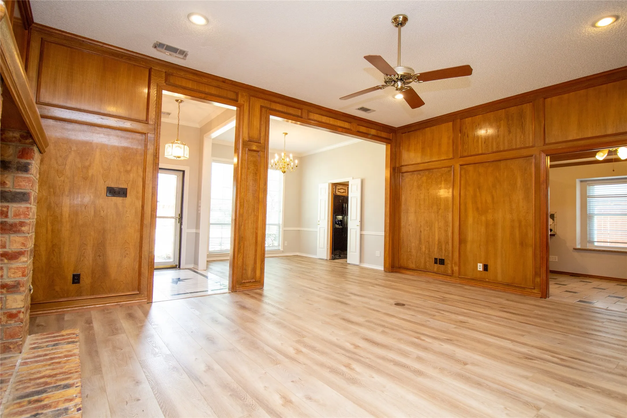 Single Family Residence For Sale in Dallas County , 2410 Radcliffe Drive, Rowlett, Texas 75088, 3 Bedroom, 3 Bathroom, 2 Garage spaces, 2,350 Sqft, built in 1985, mls#21195693, Real Estate Agent in Rowlett, Homes For Sale in Dallas county, Homes For Sale in Rowlett, Realtor in Rowlett Texas, Real Estate Brokerage Independent Realty Texas, Luminita Cordes Realtor