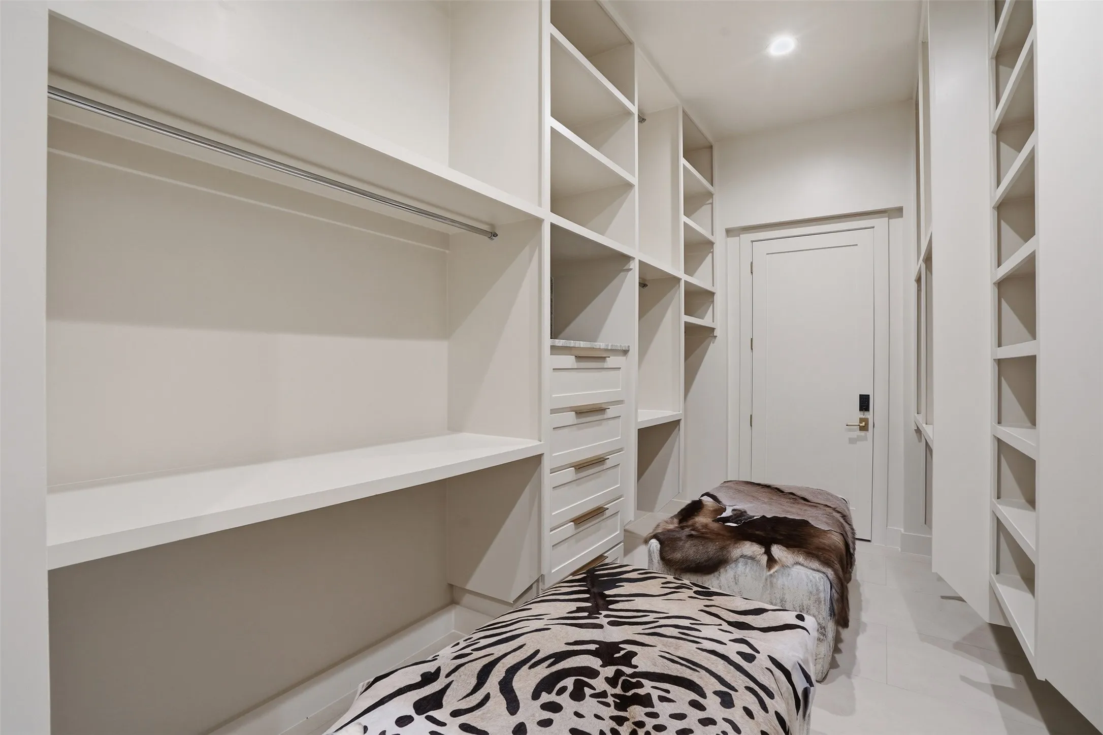 Single Family Residence For Sale in Tarrant County , 7073 The Resort Boulevard, Fort Worth, Texas 76179, 5 Bedrooms, 6 Bathrooms, 3 Garage spaces, 6,237 Sqft, built in 2024, New Construction - Incomplete, Price $4,995,000, mls#21214200, Real Estate Agent in Fort Worth, Homes For Sale in Tarrant county, Homes For Sale in Fort Worth, Realtor in Fort Worth Texas, Real Estate Brokerage Independent Realty Texas, Luminita Cordes Realtor