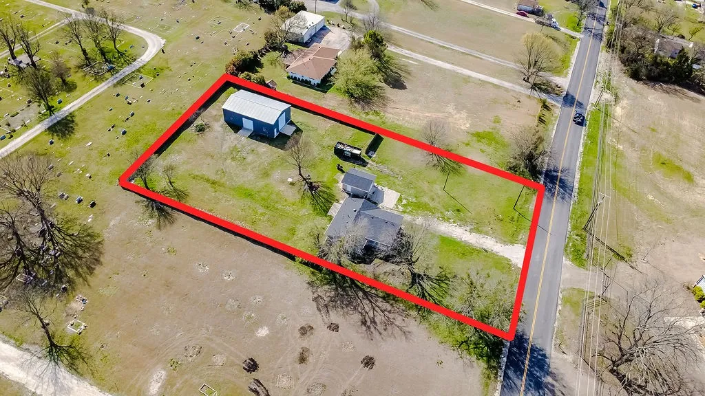 Single Family Residence For Sale in Collin County , 2225 S Bridgefarmer Road, Lowry Crossing, Texas 75069, 3 Bedroom, 2 Bathroom, 1 Garage spaces, 1,272 Sqft, built in 1970, Preowned, mls#21169438, Real Estate Agent in Lowry Crossing, Homes For Sale in Collin county, Homes For Sale in Lowry Crossing, Realtor in Lowry Crossing Texas, Real Estate Brokerage Independent Realty Texas, Luminita Cordes Realtor