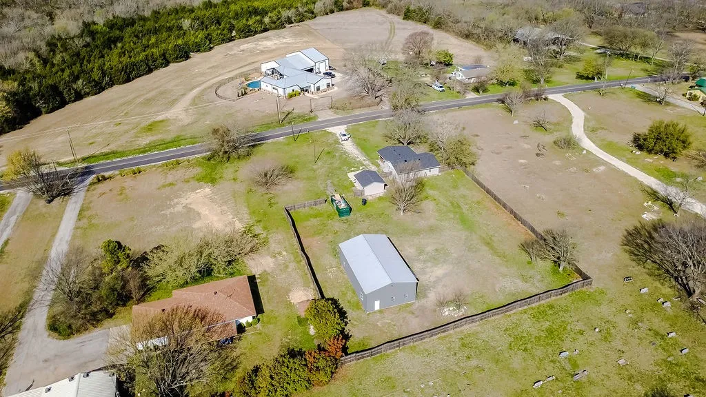 Single Family Residence For Sale in Collin County , 2225 S Bridgefarmer Road, Lowry Crossing, Texas 75069, 3 Bedroom, 2 Bathroom, 1 Garage spaces, 1,272 Sqft, built in 1970, Preowned, mls#21169438, Real Estate Agent in Lowry Crossing, Homes For Sale in Collin county, Homes For Sale in Lowry Crossing, Realtor in Lowry Crossing Texas, Real Estate Brokerage Independent Realty Texas, Luminita Cordes Realtor