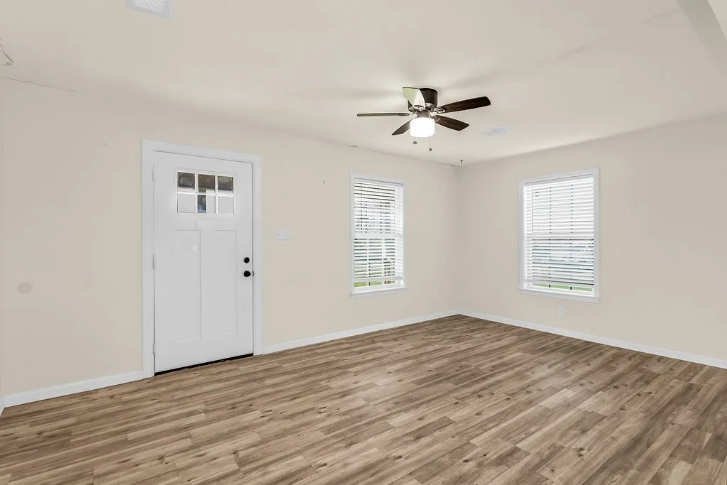 Single Family Residence For Sale in Collin County , 2225 S Bridgefarmer Road, Lowry Crossing, Texas 75069, 3 Bedroom, 2 Bathroom, 1 Garage spaces, 1,272 Sqft, built in 1970, Preowned, mls#21169438, Real Estate Agent in Lowry Crossing, Homes For Sale in Collin county, Homes For Sale in Lowry Crossing, Realtor in Lowry Crossing Texas, Real Estate Brokerage Independent Realty Texas, Luminita Cordes Realtor