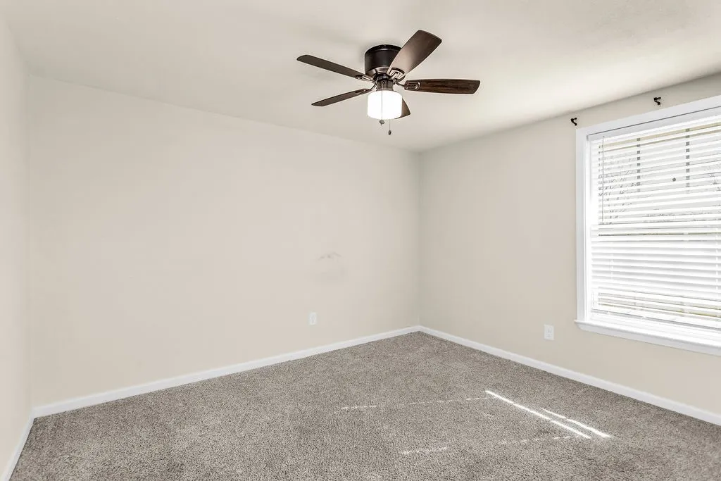 Single Family Residence For Sale in Collin County , 2225 S Bridgefarmer Road, Lowry Crossing, Texas 75069, 3 Bedroom, 2 Bathroom, 1 Garage spaces, 1,272 Sqft, built in 1970, Preowned, mls#21169438, Real Estate Agent in Lowry Crossing, Homes For Sale in Collin county, Homes For Sale in Lowry Crossing, Realtor in Lowry Crossing Texas, Real Estate Brokerage Independent Realty Texas, Luminita Cordes Realtor