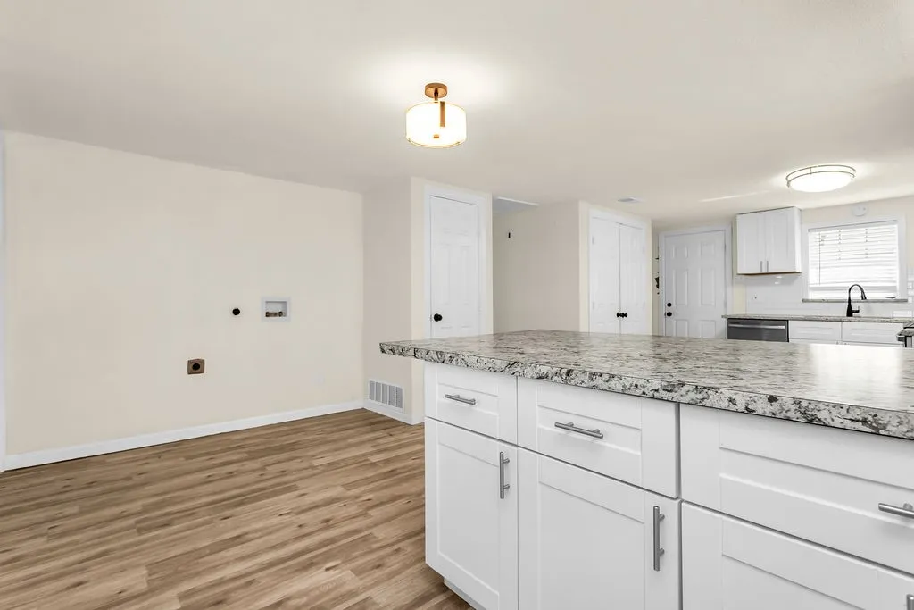 Single Family Residence For Sale in Collin County , 2225 S Bridgefarmer Road, Lowry Crossing, Texas 75069, 3 Bedroom, 2 Bathroom, 1 Garage spaces, 1,272 Sqft, built in 1970, Preowned, mls#21169438, Real Estate Agent in Lowry Crossing, Homes For Sale in Collin county, Homes For Sale in Lowry Crossing, Realtor in Lowry Crossing Texas, Real Estate Brokerage Independent Realty Texas, Luminita Cordes Realtor