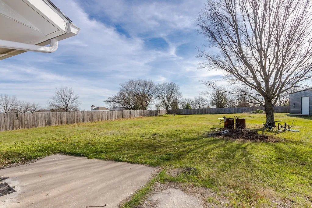 Single Family Residence For Sale in Collin County , 2225 S Bridgefarmer Road, Lowry Crossing, Texas 75069, 3 Bedroom, 2 Bathroom, 1 Garage spaces, 1,272 Sqft, built in 1970, Preowned, mls#21169438, Real Estate Agent in Lowry Crossing, Homes For Sale in Collin county, Homes For Sale in Lowry Crossing, Realtor in Lowry Crossing Texas, Real Estate Brokerage Independent Realty Texas, Luminita Cordes Realtor