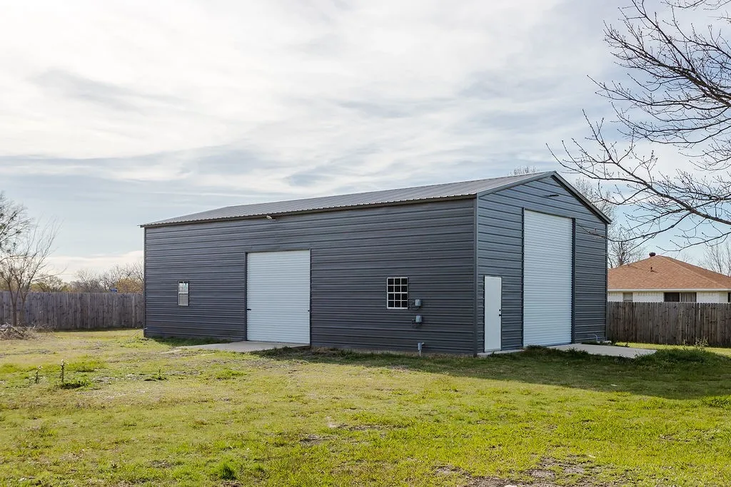 Single Family Residence For Sale in Collin County , 2225 S Bridgefarmer Road, Lowry Crossing, Texas 75069, 3 Bedroom, 2 Bathroom, 1 Garage spaces, 1,272 Sqft, built in 1970, Preowned, mls#21169438, Real Estate Agent in Lowry Crossing, Homes For Sale in Collin county, Homes For Sale in Lowry Crossing, Realtor in Lowry Crossing Texas, Real Estate Brokerage Independent Realty Texas, Luminita Cordes Realtor
