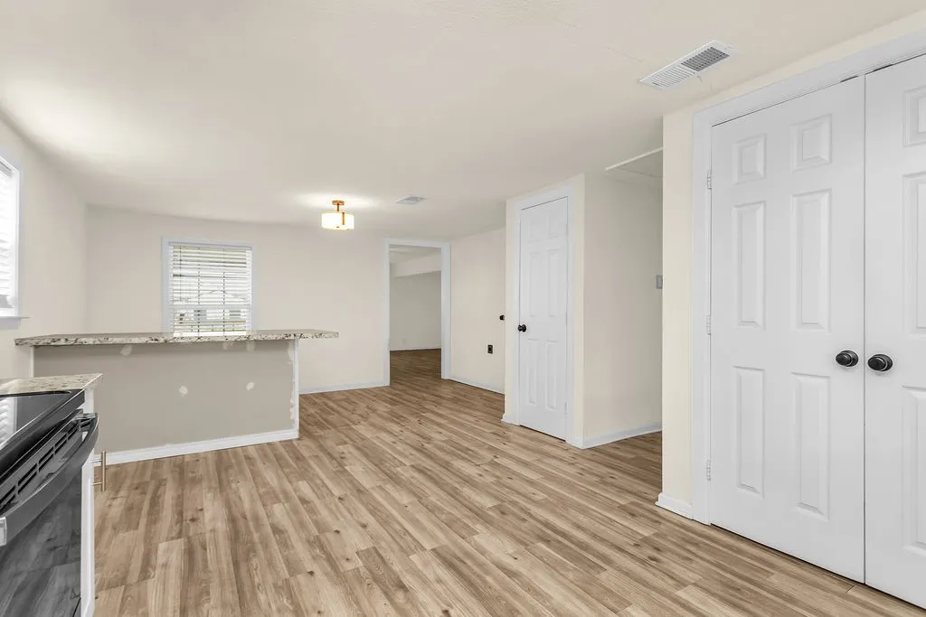 Single Family Residence For Sale in Collin County , 2225 S Bridgefarmer Road, Lowry Crossing, Texas 75069, 3 Bedroom, 2 Bathroom, 1 Garage spaces, 1,272 Sqft, built in 1970, Preowned, mls#21169438, Real Estate Agent in Lowry Crossing, Homes For Sale in Collin county, Homes For Sale in Lowry Crossing, Realtor in Lowry Crossing Texas, Real Estate Brokerage Independent Realty Texas, Luminita Cordes Realtor