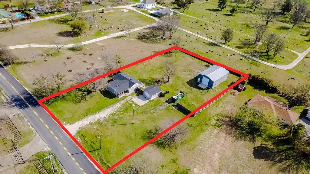 Single Family Residence For Sale in Collin County , 2225 S Bridgefarmer Road, Lowry Crossing, Texas 75069, 3 Bedroom, 2 Bathroom, 1 Garage spaces, 1,272 Sqft, built in 1970, Preowned, mls#21169438, Real Estate Agent in Lowry Crossing, Homes For Sale in Collin county, Homes For Sale in Lowry Crossing, Realtor in Lowry Crossing Texas, Real Estate Brokerage Independent Realty Texas, Luminita Cordes Realtor