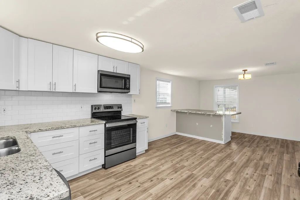 Single Family Residence For Sale in Collin County , 2225 S Bridgefarmer Road, Lowry Crossing, Texas 75069, 3 Bedroom, 2 Bathroom, 1 Garage spaces, 1,272 Sqft, built in 1970, Preowned, mls#21169438, Real Estate Agent in Lowry Crossing, Homes For Sale in Collin county, Homes For Sale in Lowry Crossing, Realtor in Lowry Crossing Texas, Real Estate Brokerage Independent Realty Texas, Luminita Cordes Realtor