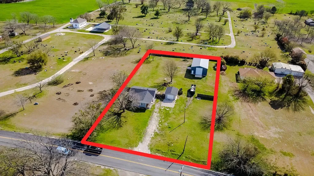 Single Family Residence For Sale in Collin County , 2225 S Bridgefarmer Road, Lowry Crossing, Texas 75069, 3 Bedroom, 2 Bathroom, 1 Garage spaces, 1,272 Sqft, built in 1970, Preowned, mls#21169438, Real Estate Agent in Lowry Crossing, Homes For Sale in Collin county, Homes For Sale in Lowry Crossing, Realtor in Lowry Crossing Texas, Real Estate Brokerage Independent Realty Texas, Luminita Cordes Realtor