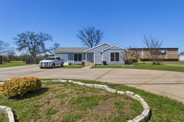Single Family Residence For Sale in Dallas County , 7213 Lakeview Parkway, Rowlett, Texas 75088, 3 Bedroom, 2 Bathroom, 1 Garage spaces, 1,800 Sqft, built in 1950, mls#21214230, Real Estate Agent in Rowlett, Homes For Sale in Dallas county, Homes For Sale in Rowlett, Realtor in Rowlett Texas, Real Estate Brokerage Independent Realty Texas, Luminita Cordes Realtor